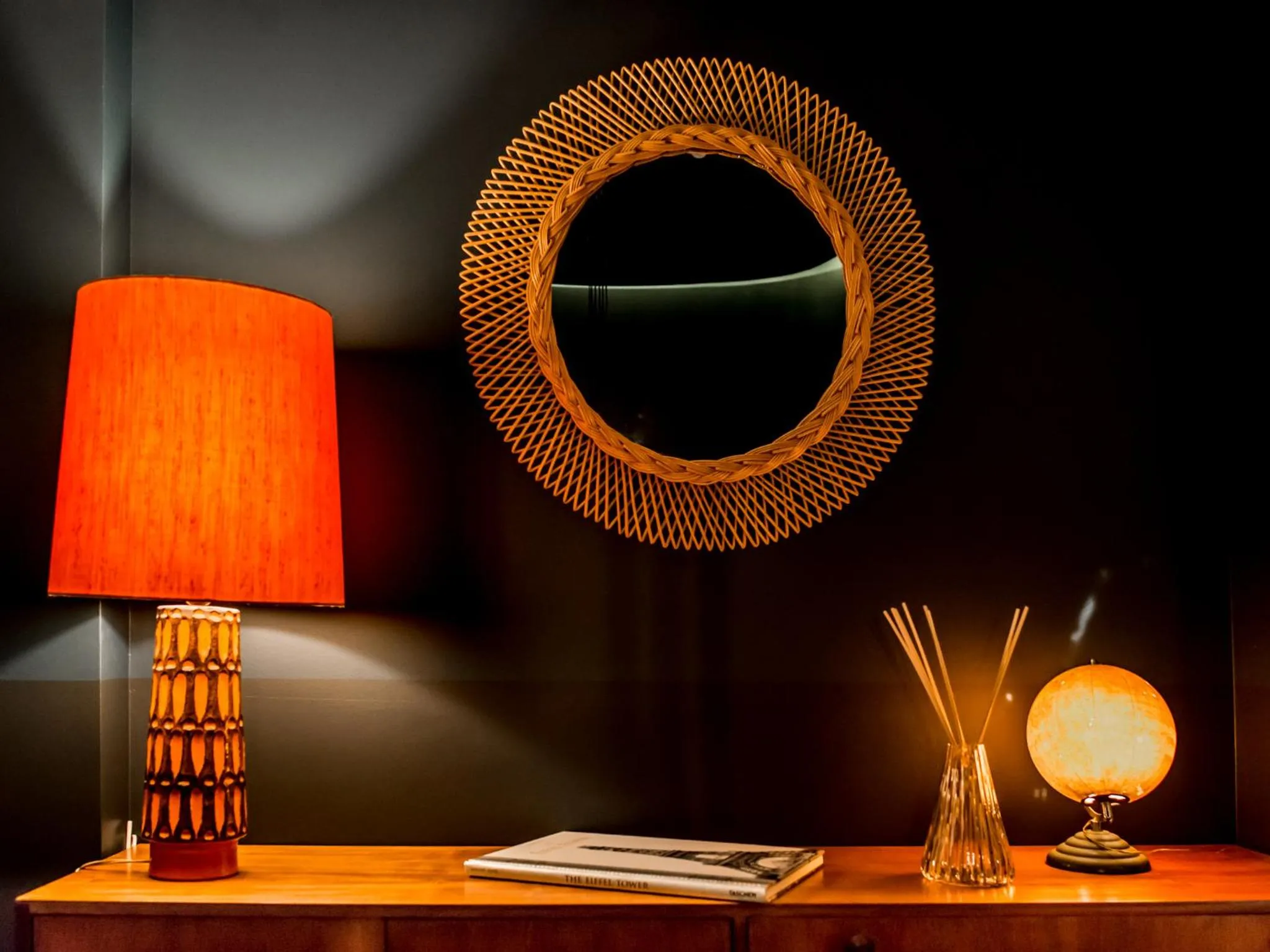 Decorative detail in 1er Etage SoPi-Montmartre