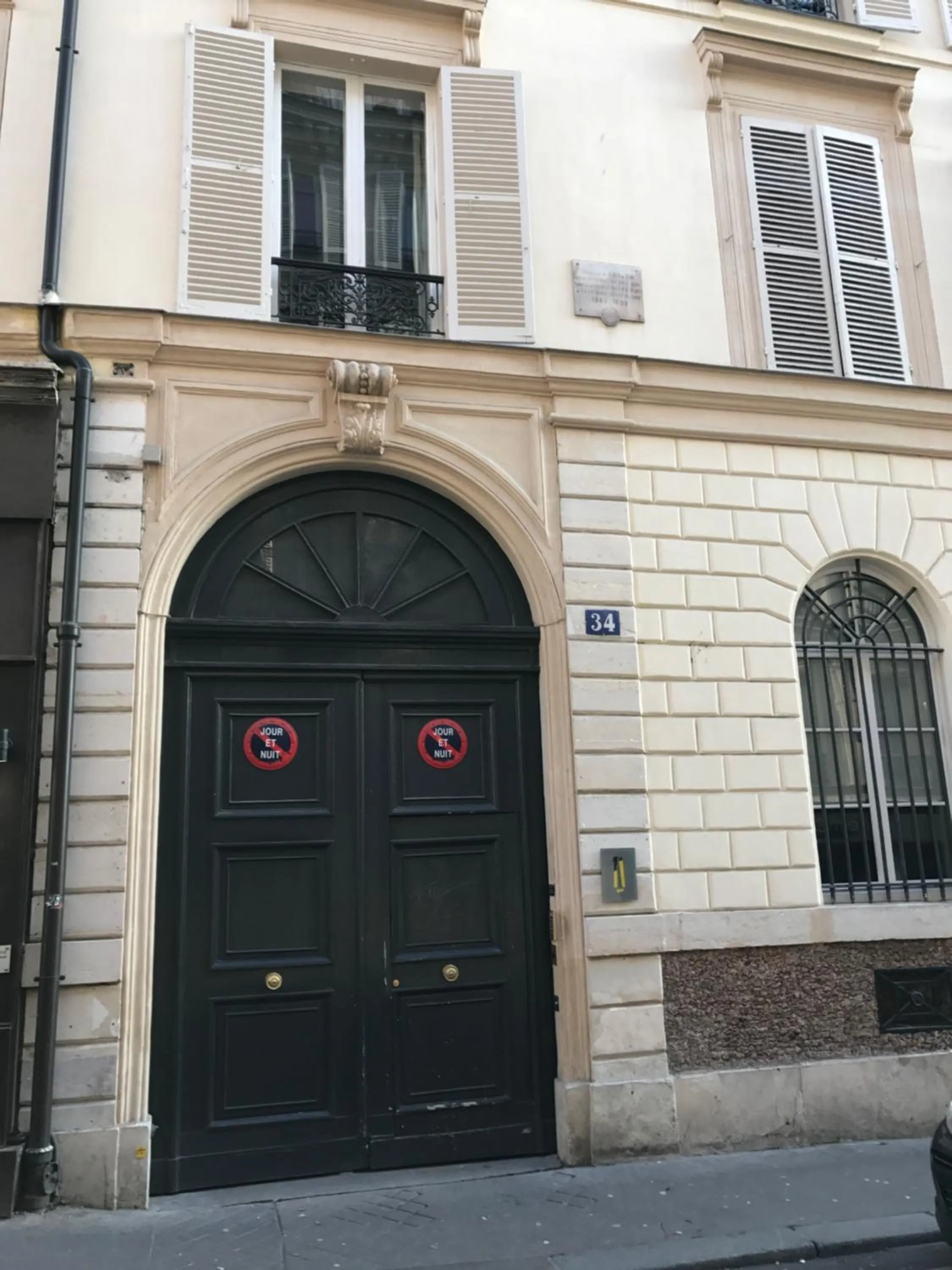 Facade/entrance in 1er Etage SoPi-Montmartre