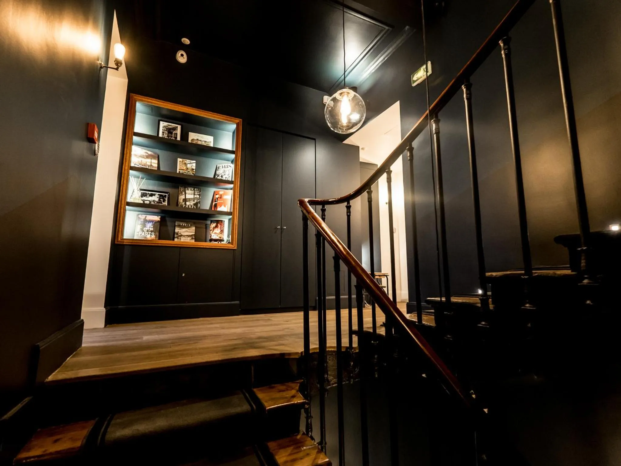 Decorative detail in 1er Etage SoPi-Montmartre