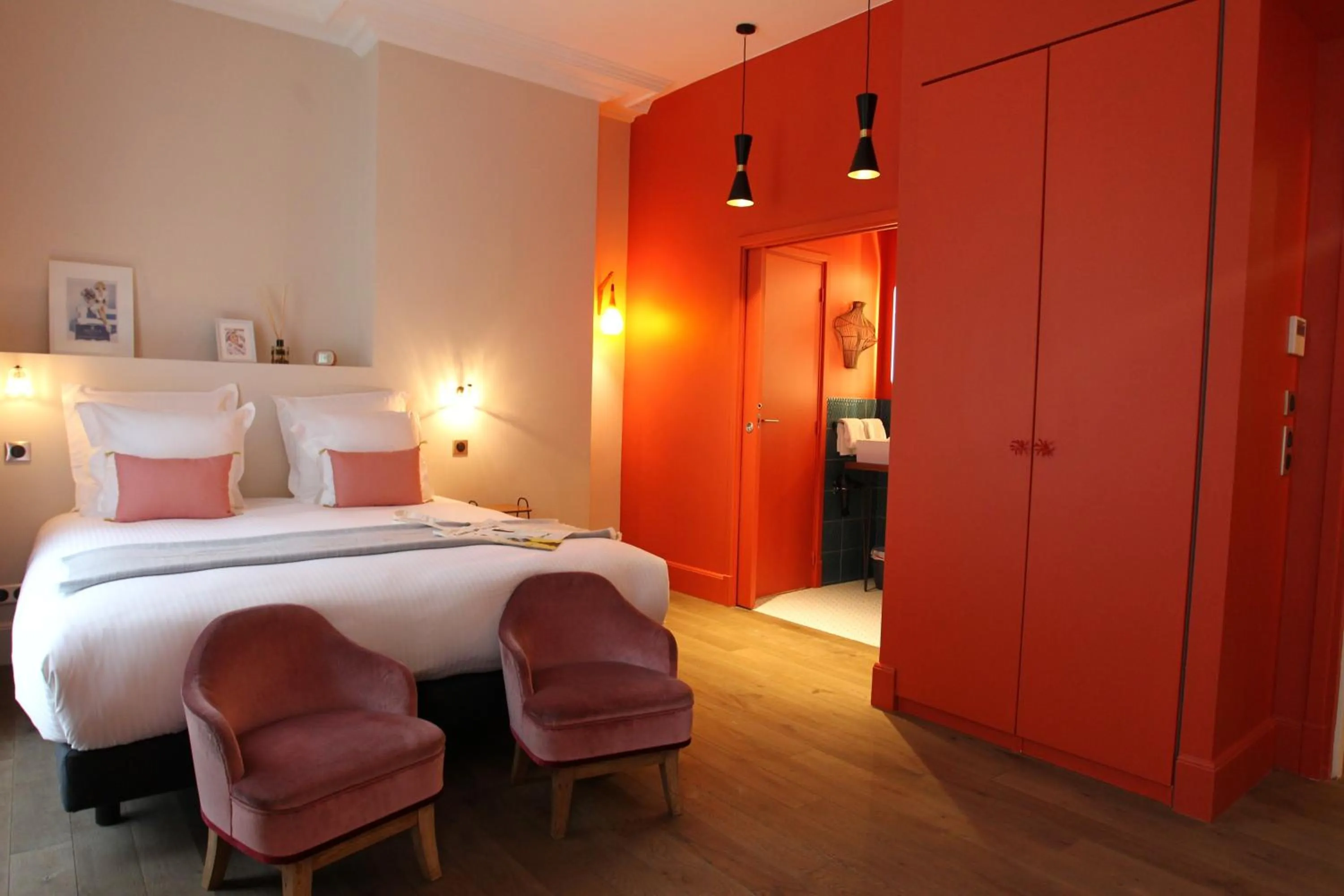Photo of the whole room, Bed in 1er Etage SoPi-Montmartre
