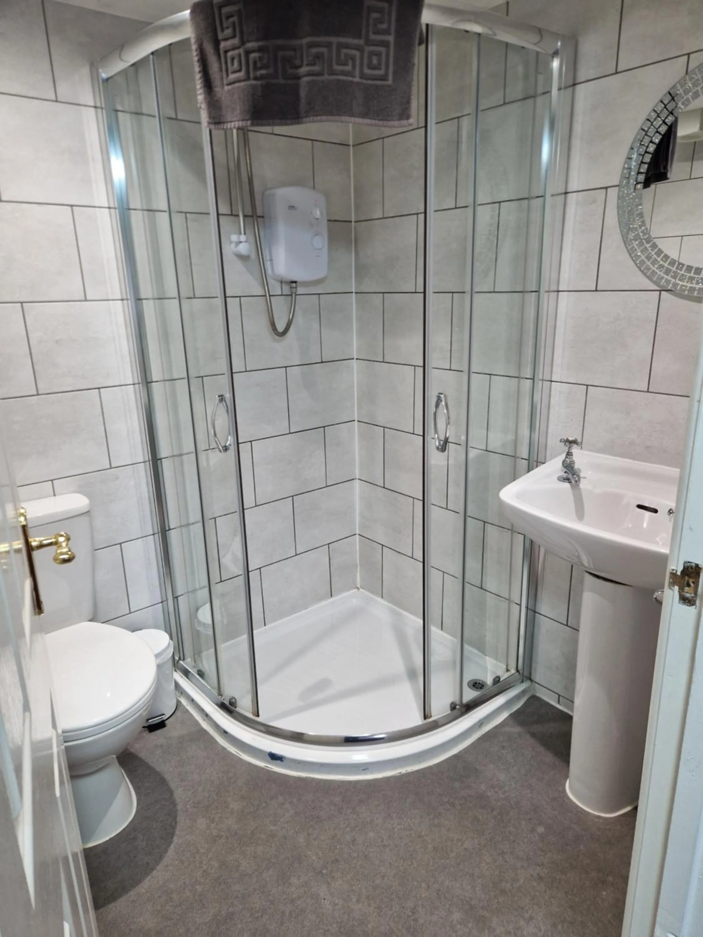 Shower in The Swan Hotel