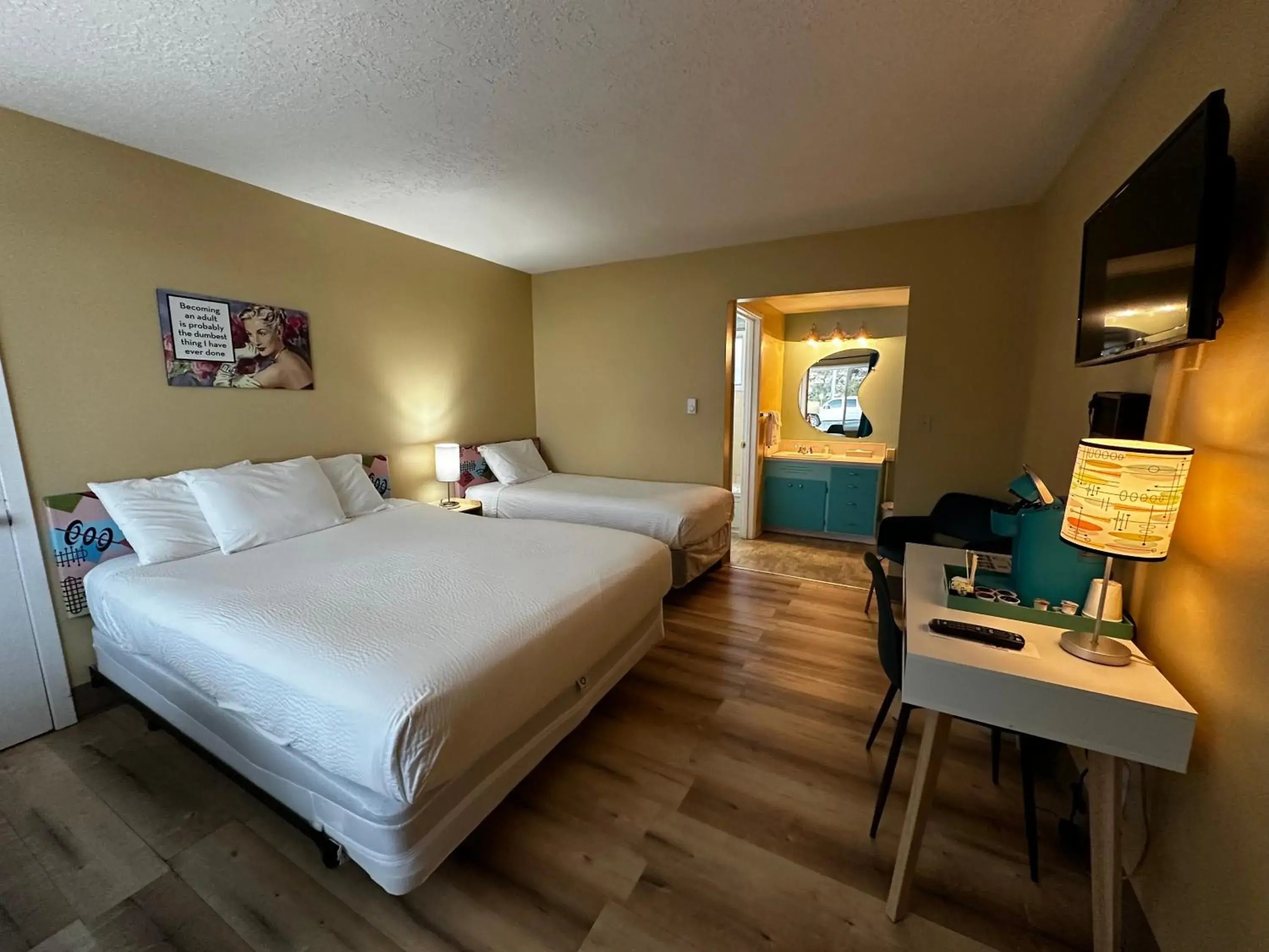 Standard Triple Room in Atomic Motel Standard Triple Room in Atomic Motel