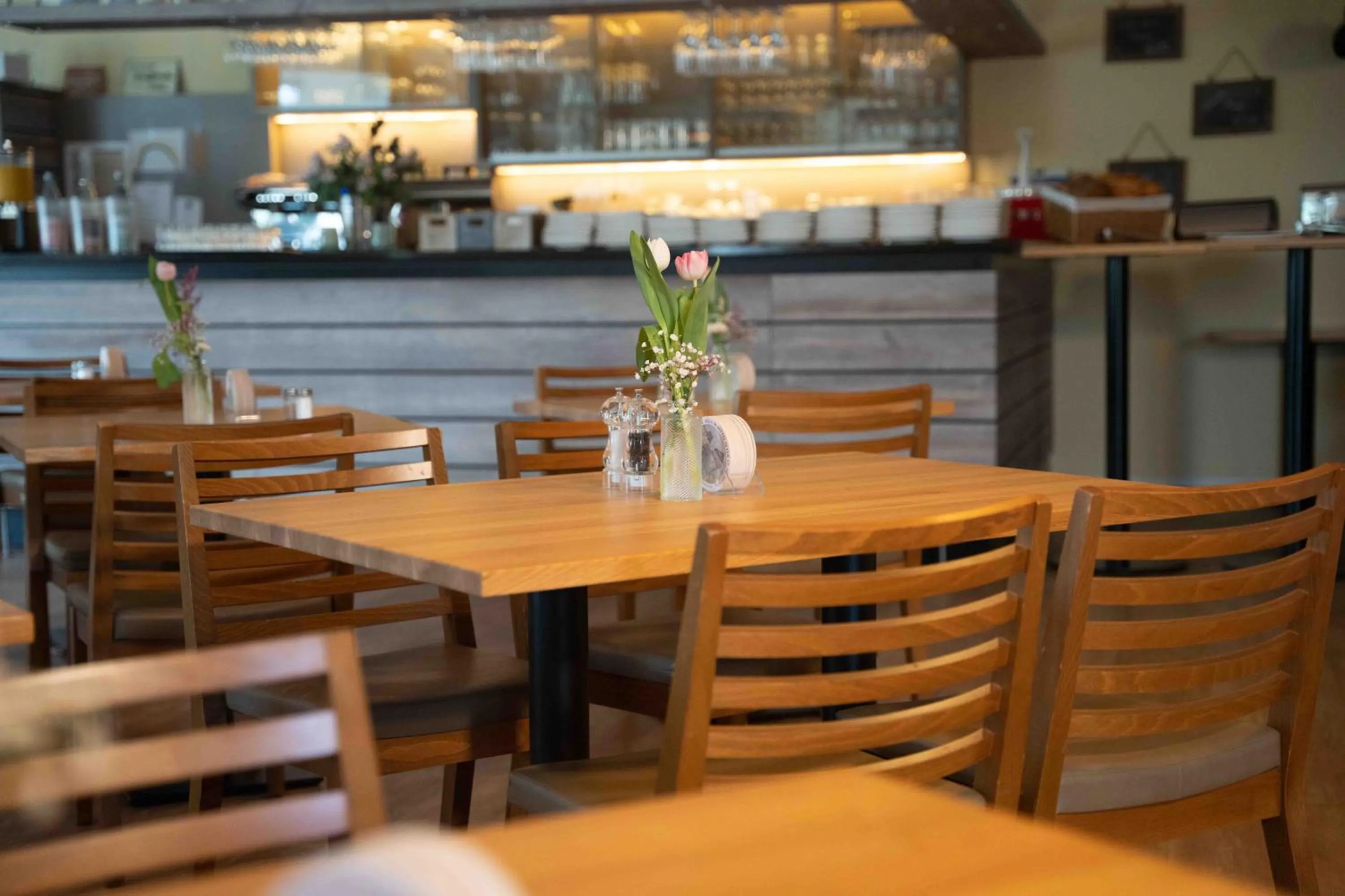 Restaurant/places to eat in K-Apart Hotel & Boardinghouse