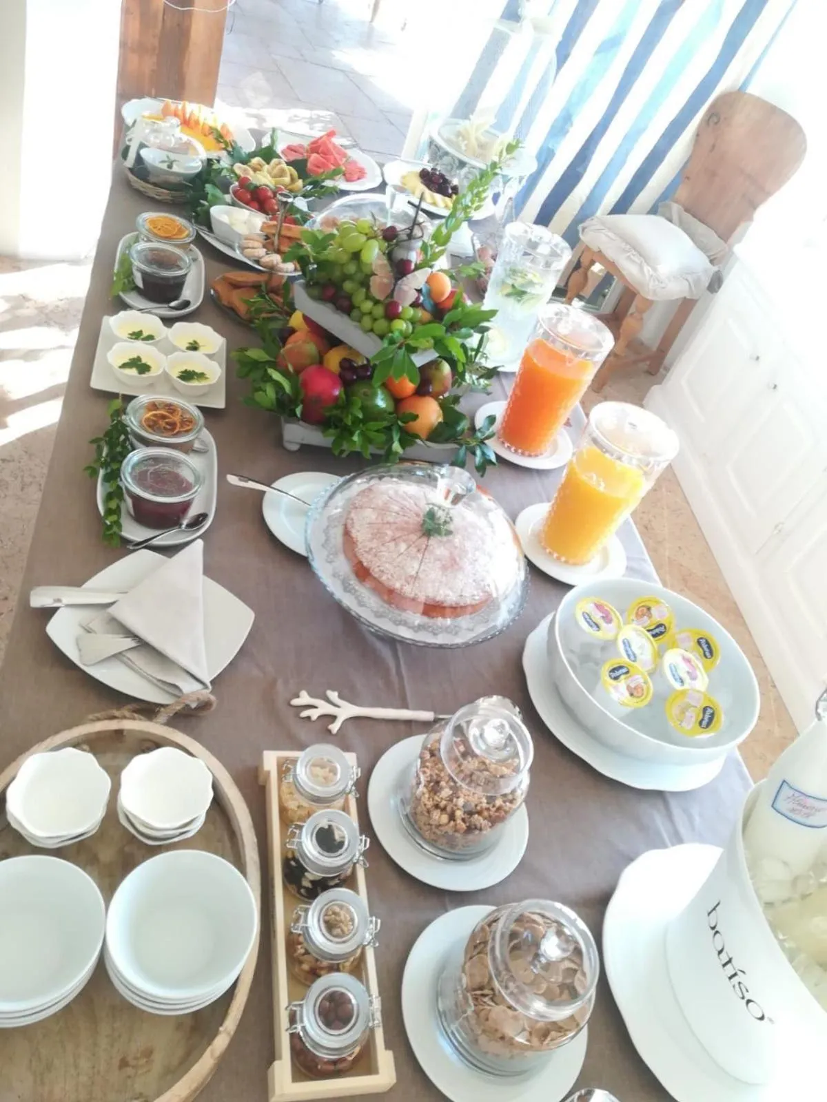 Buffet breakfast in Villa Anna