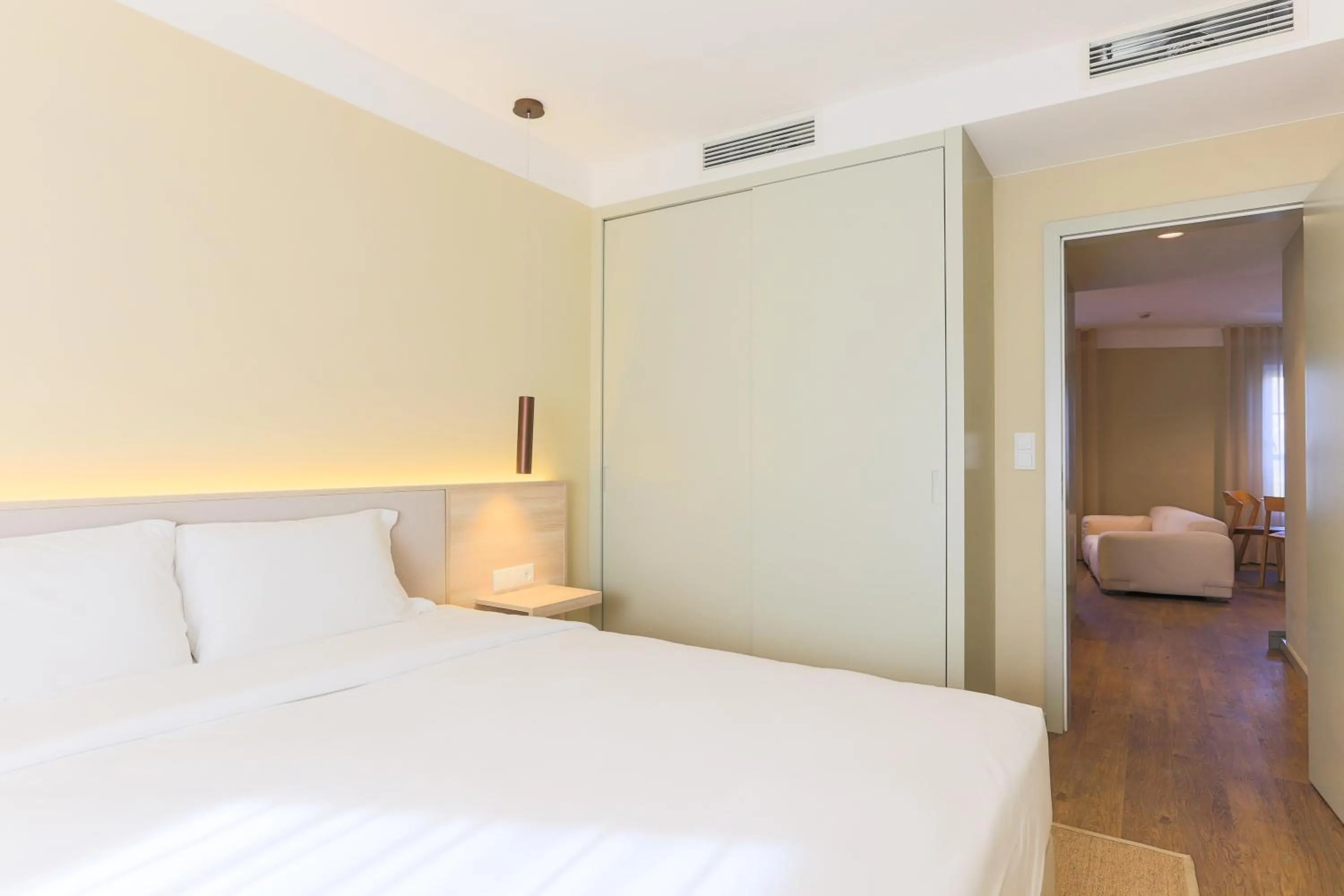 Bedroom, Bed in OnJ S. Lazaro Lisboa