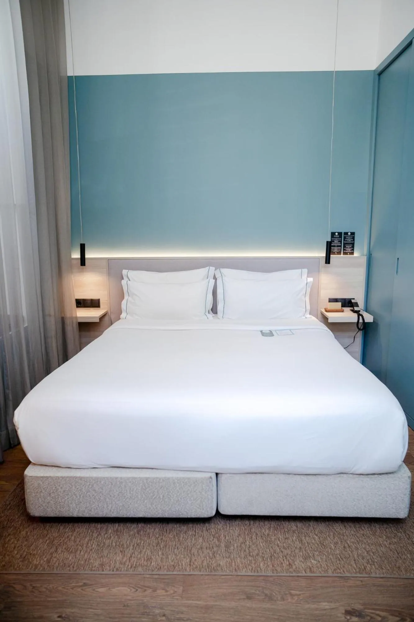 Bedroom, Bed in OnJ S. Lazaro Lisboa