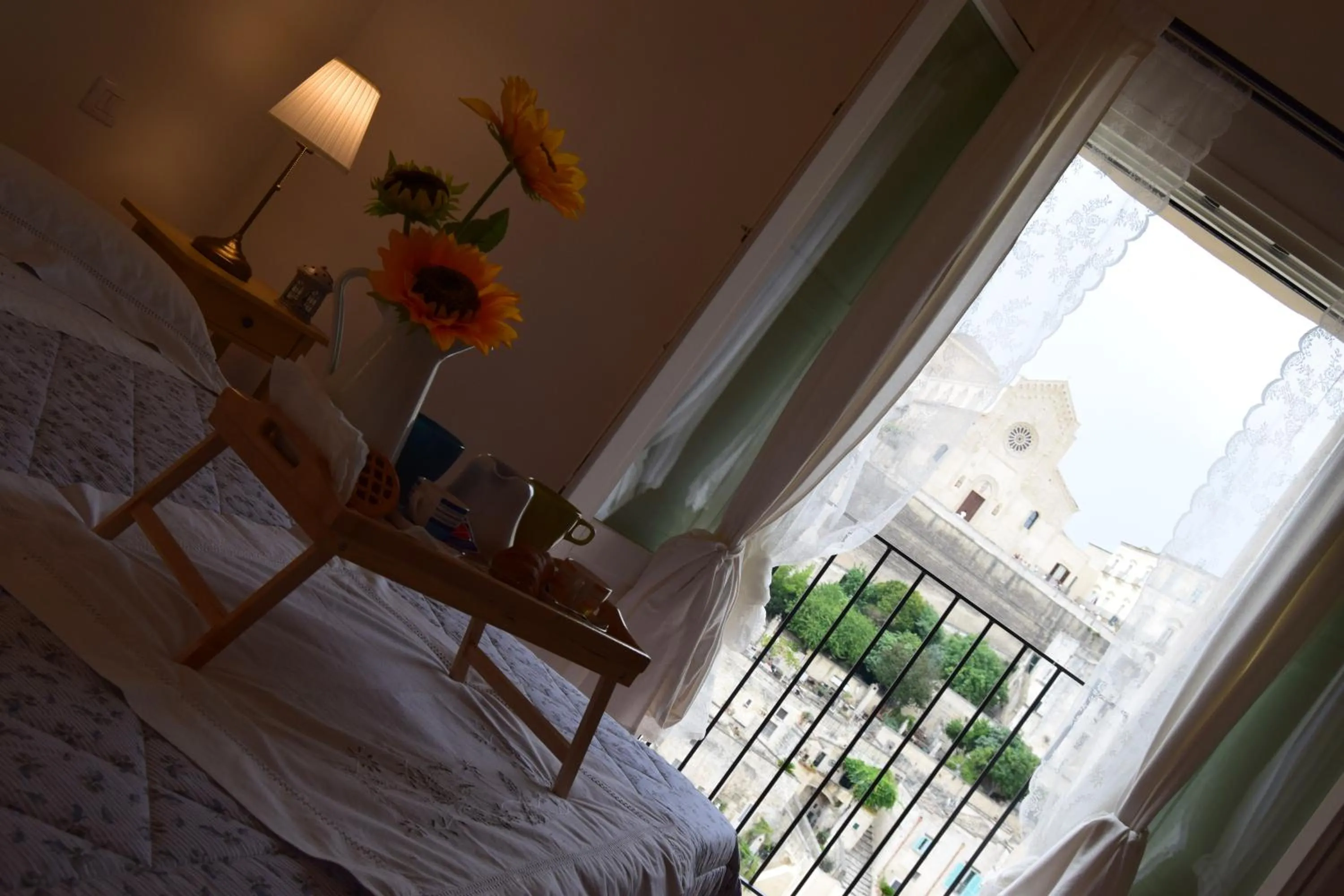 Decorative detail, Bed in Roseus La Casa Vacanze nei Sassi
