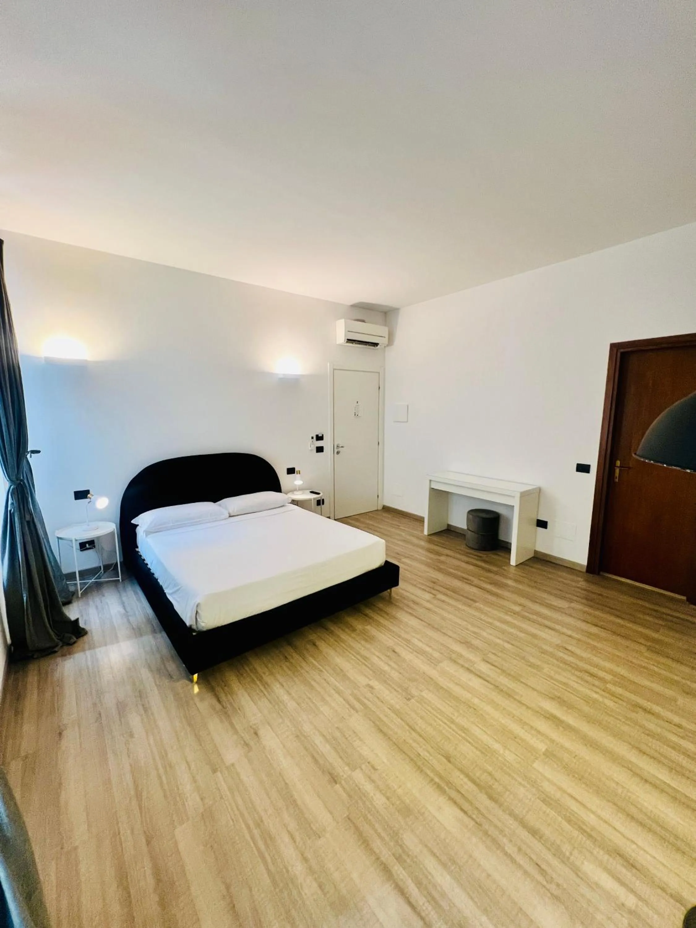 Bedroom, Bed in Room Verona Ai Conti