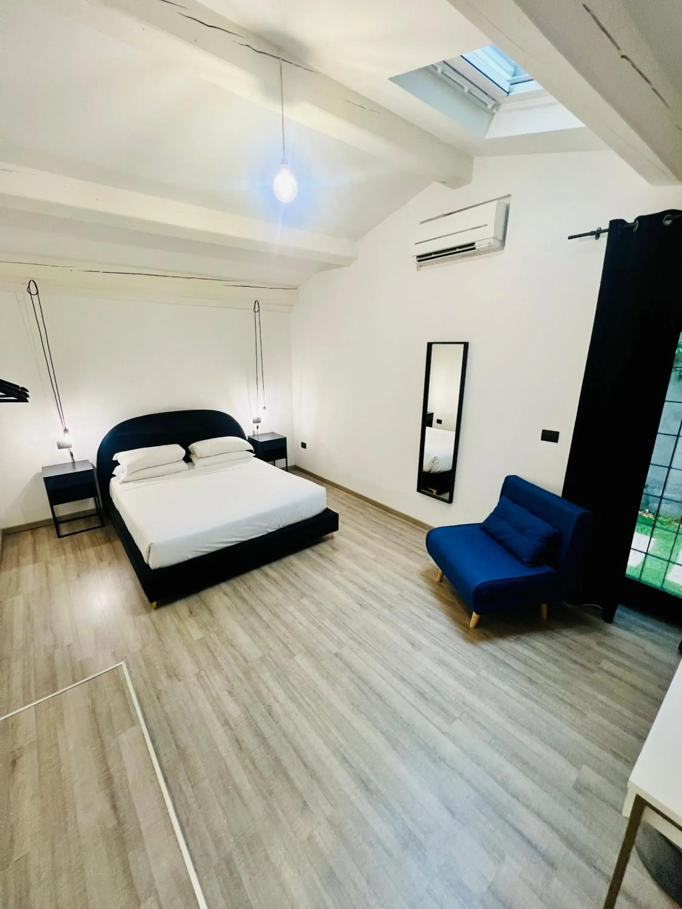 Quadruple Room with Private Bathroom in Room Verona Ai Conti Quadruple Room with Private Bathroom in Room Verona Ai Conti