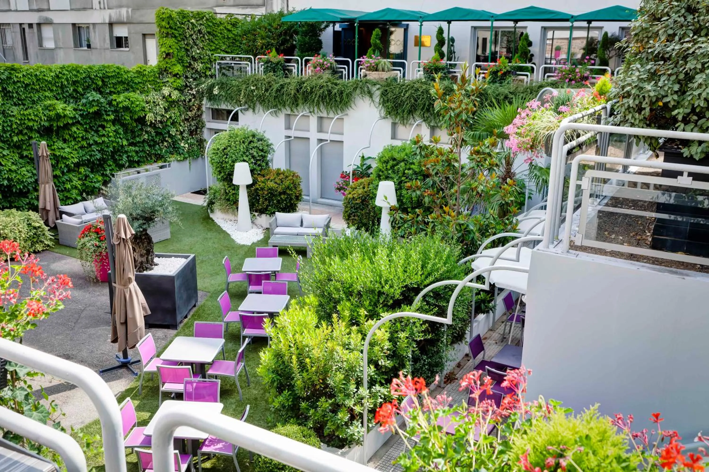 Spring in Hôtel Charlemagne by Happyculture