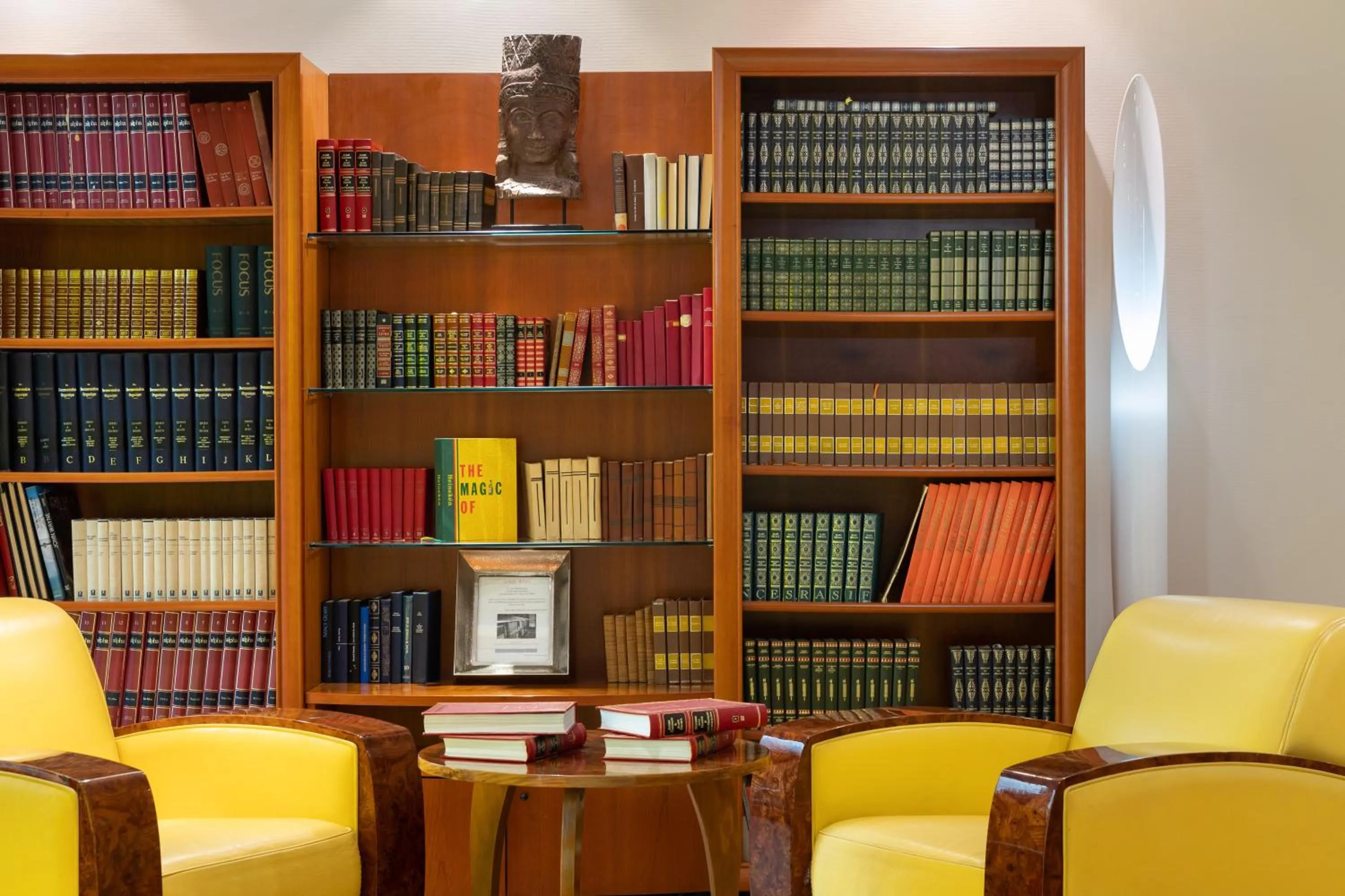 Lobby or reception in Hôtel Charlemagne by Happyculture