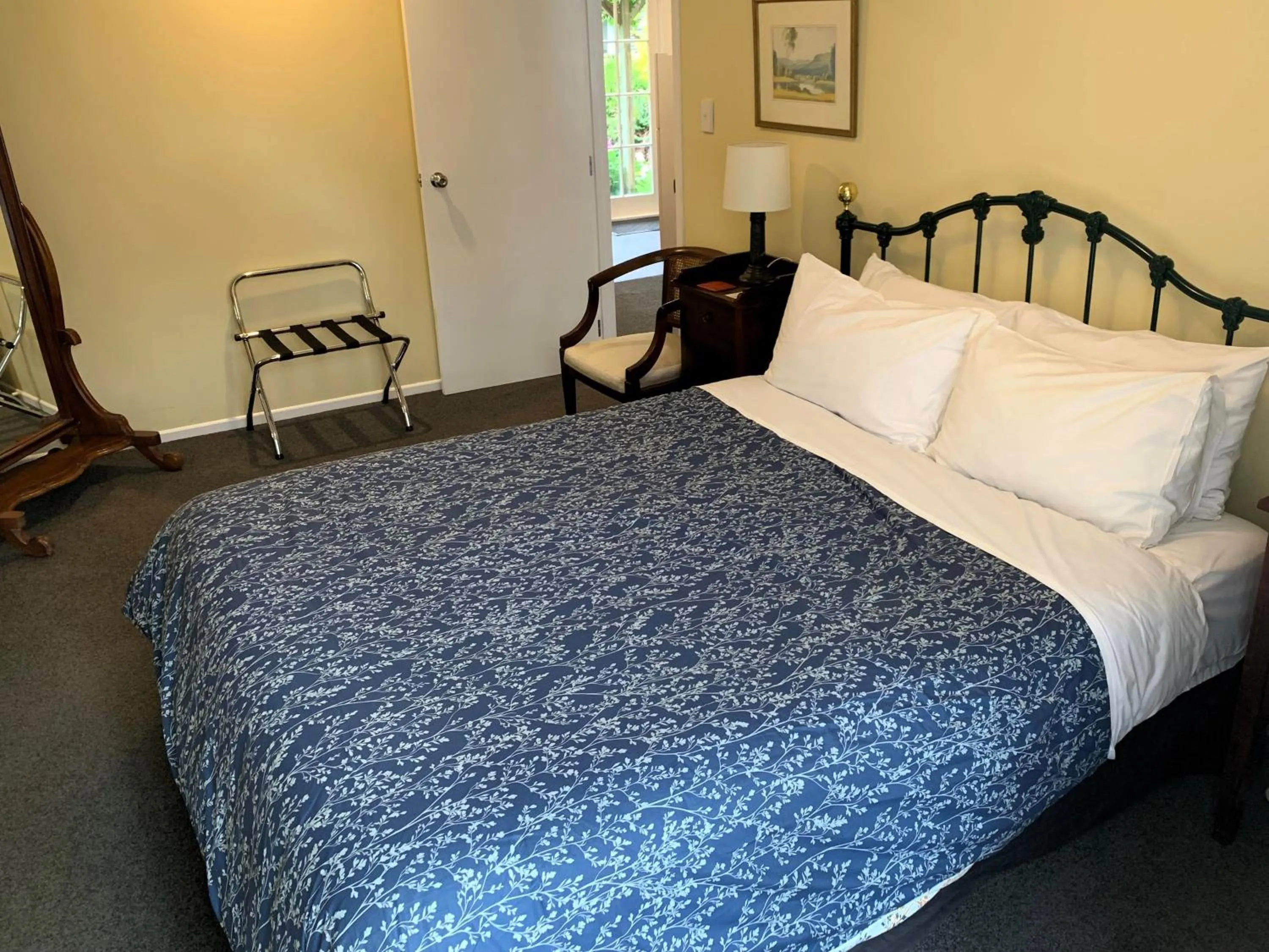 Bedroom, Bed in Tongariro Crossing Lodge