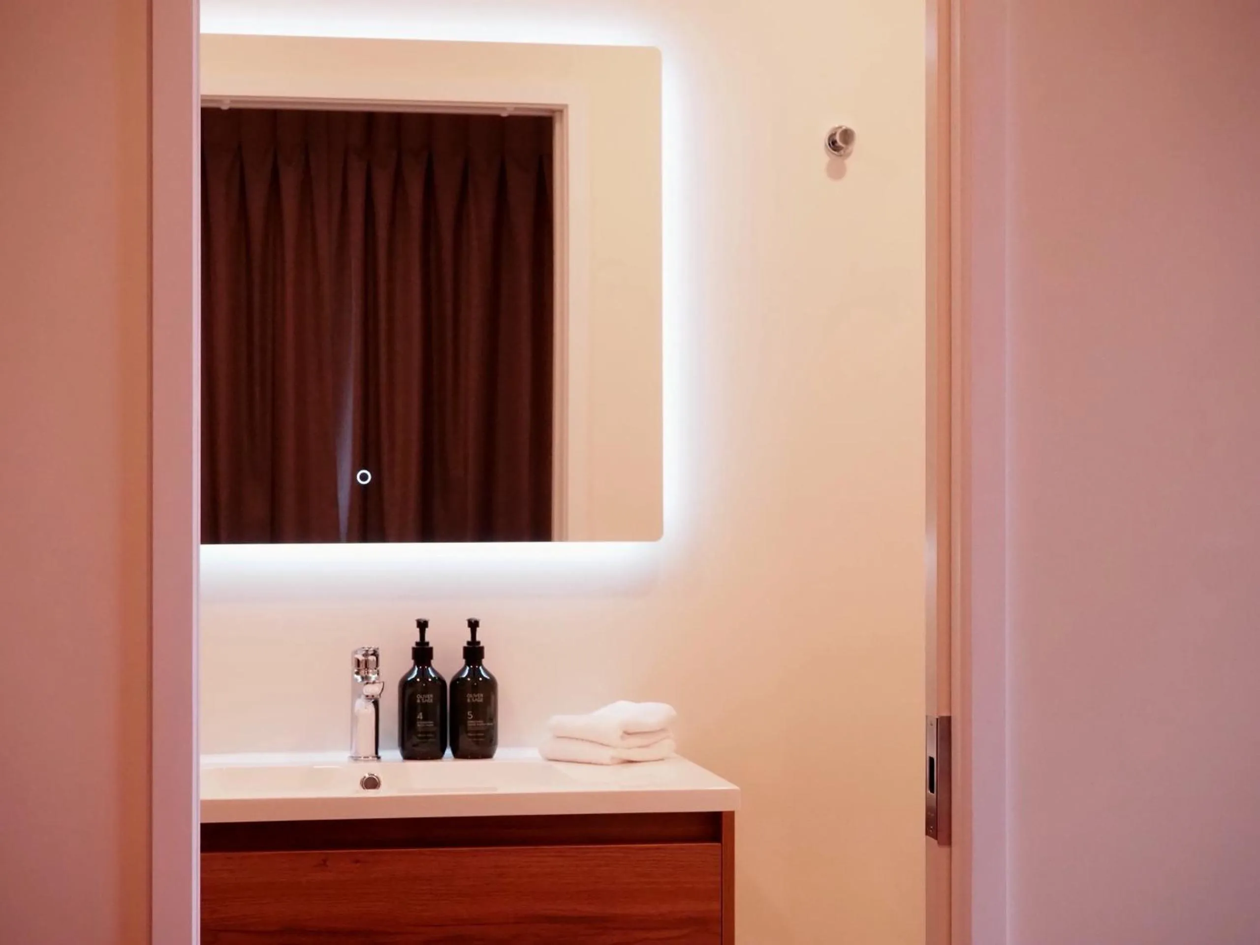 Bathroom in Tongariro Crossing Lodge