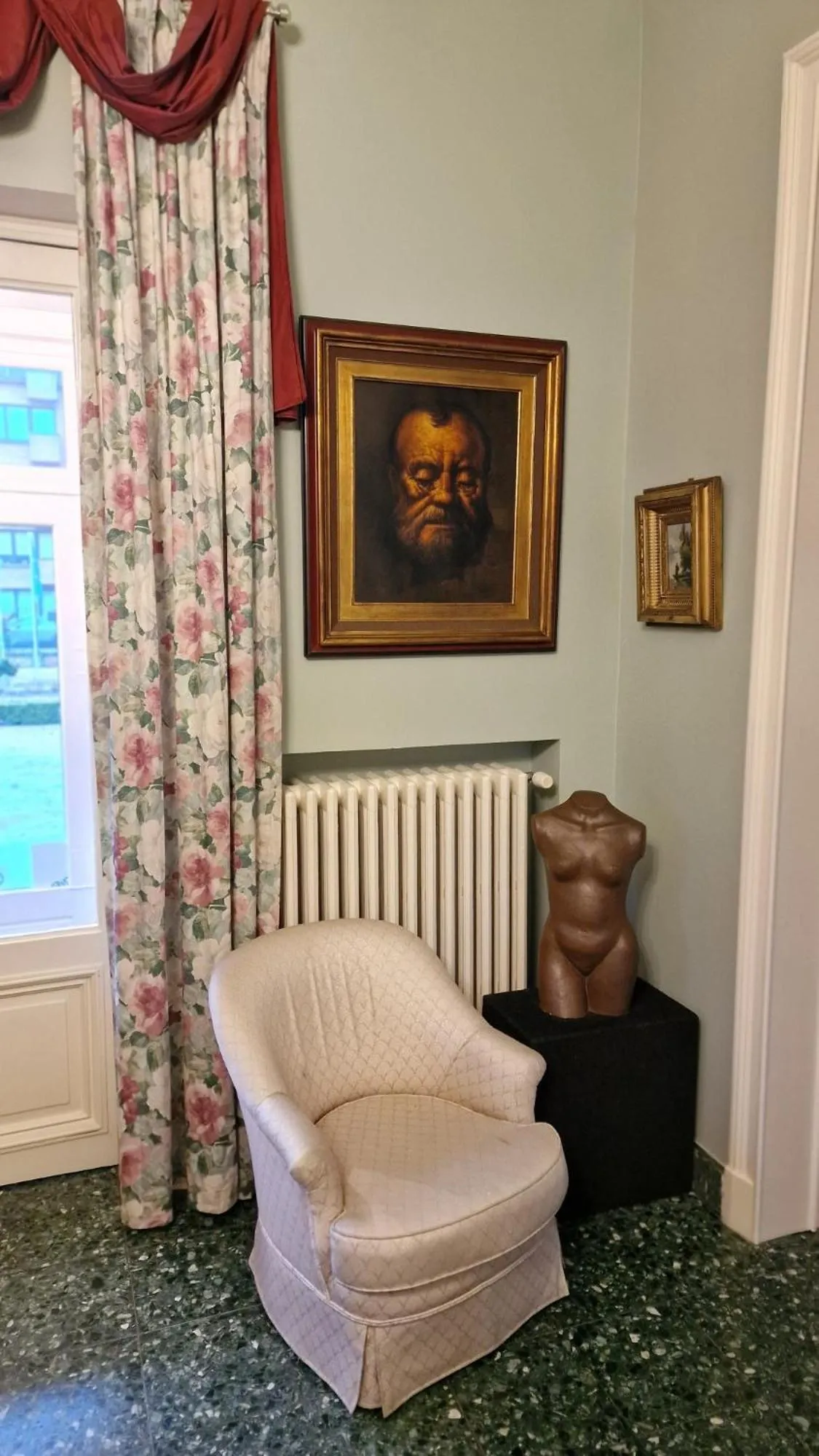 Property building in B&B Fine Fleur