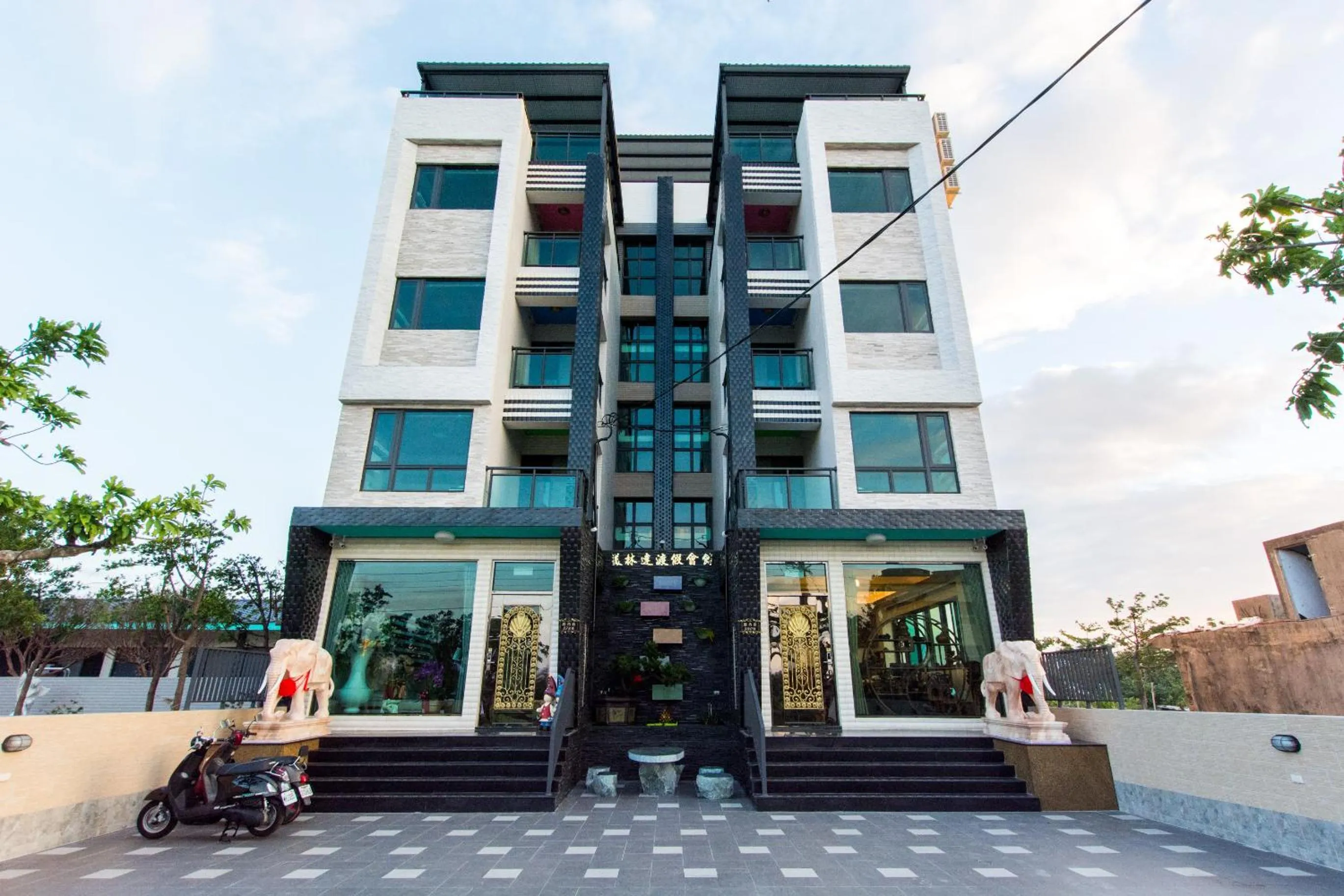 Property building in Melinda Resort