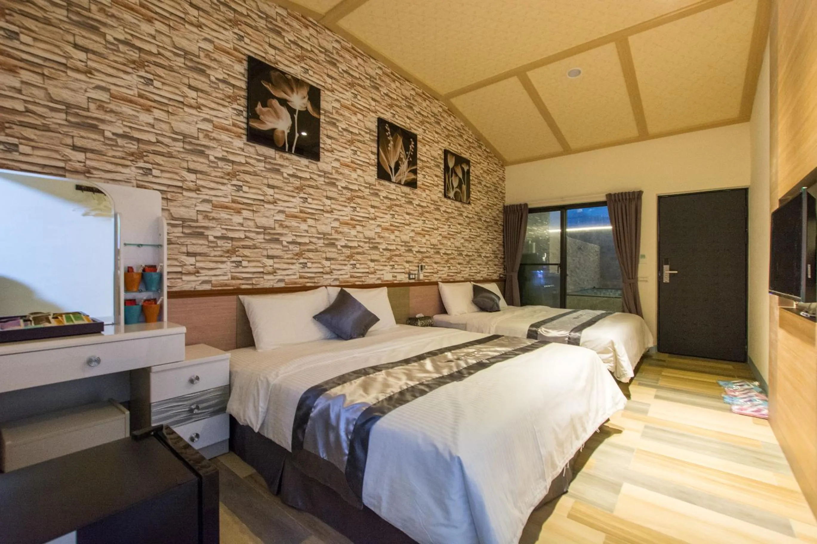 Photo of the whole room, Bed in Melinda Resort