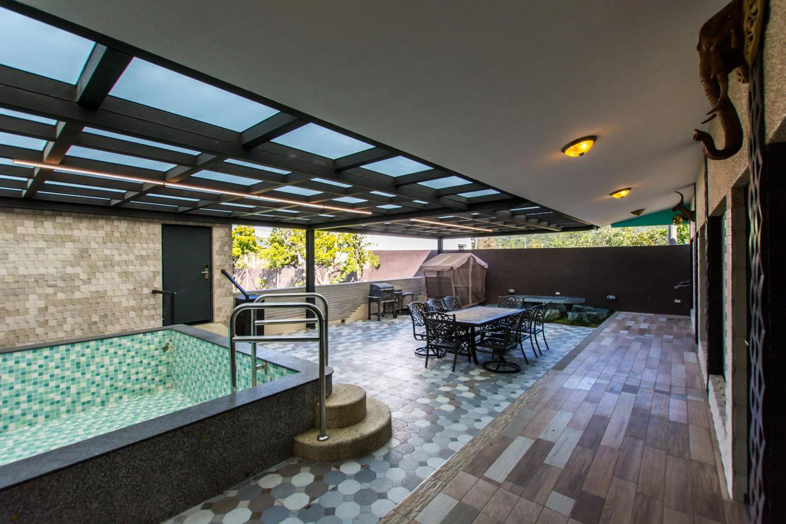 Swimming pool in Melinda Resort