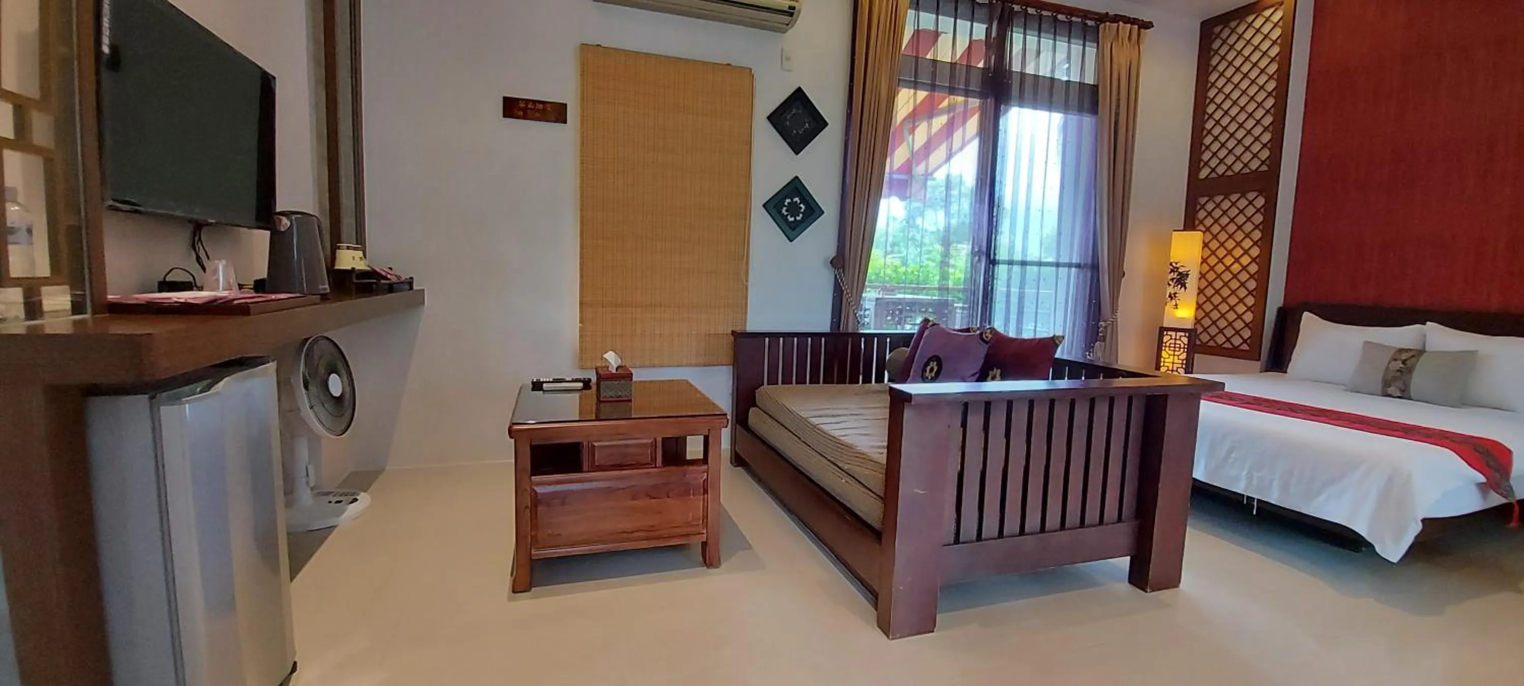 Living room, Bed in The House of Water