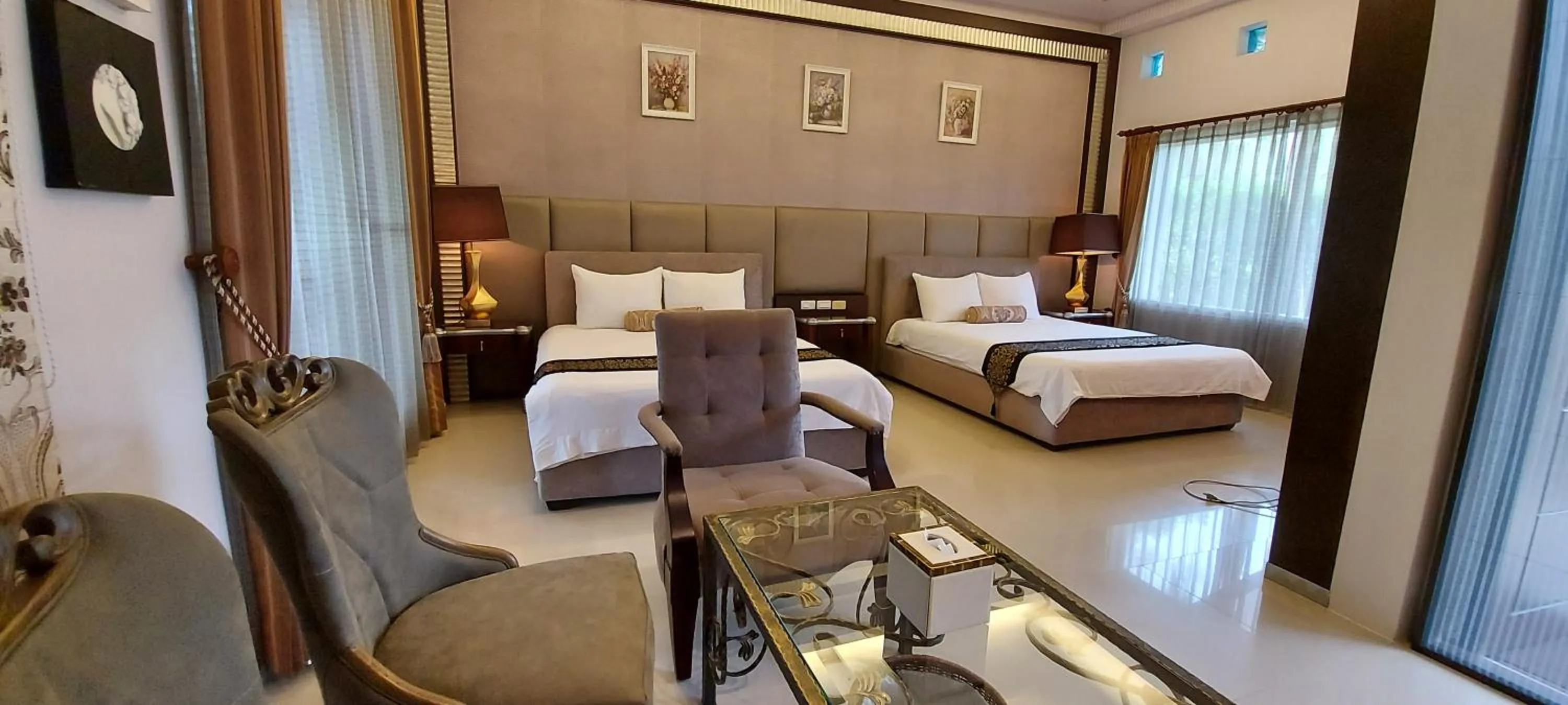 Photo of the whole room, Bed in The House of Water