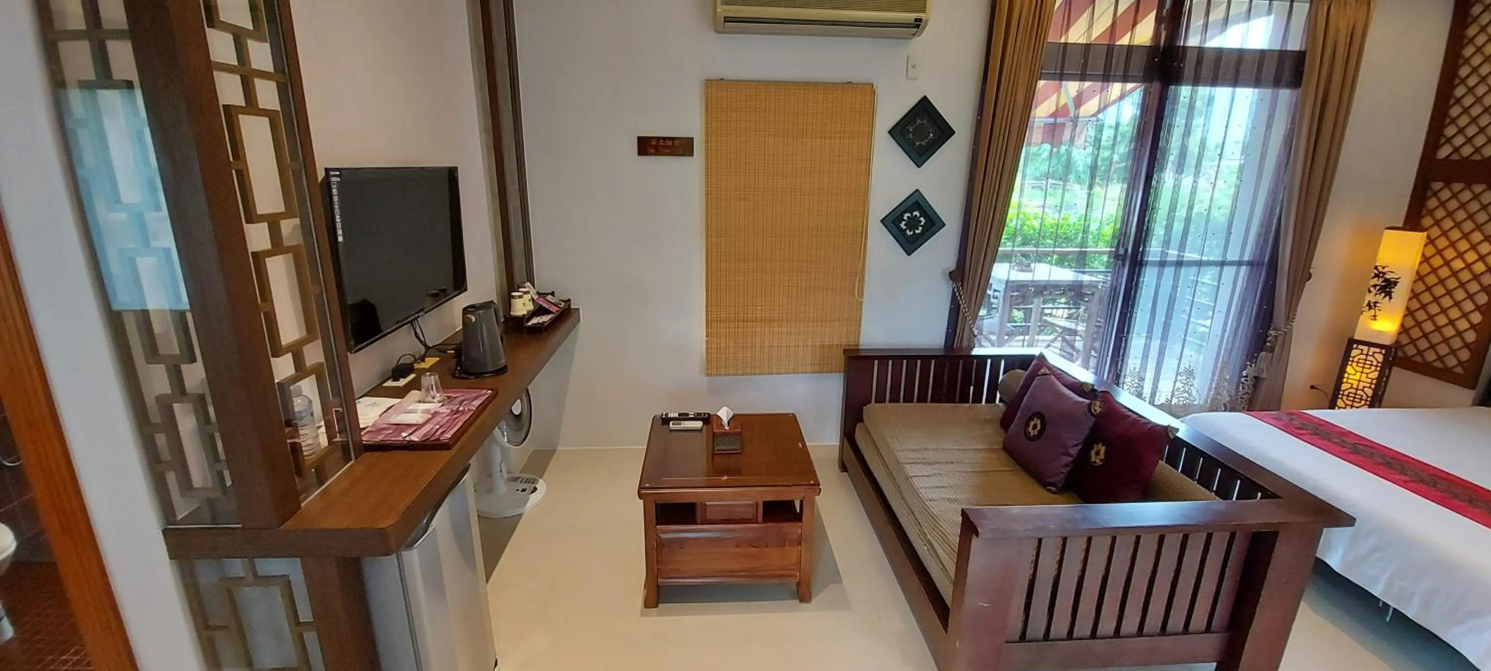 Living room, Bed in The House of Water