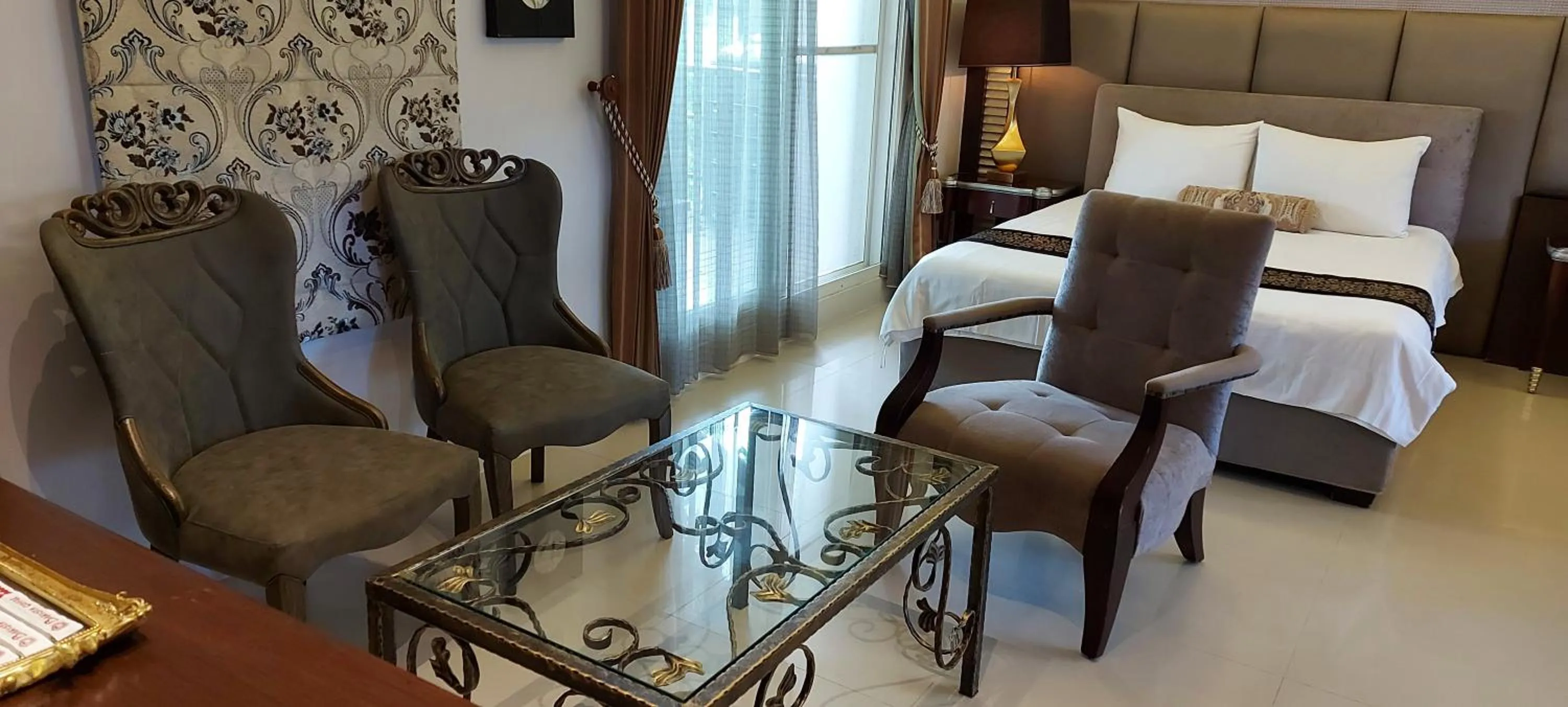 Living room, Bed in The House of Water