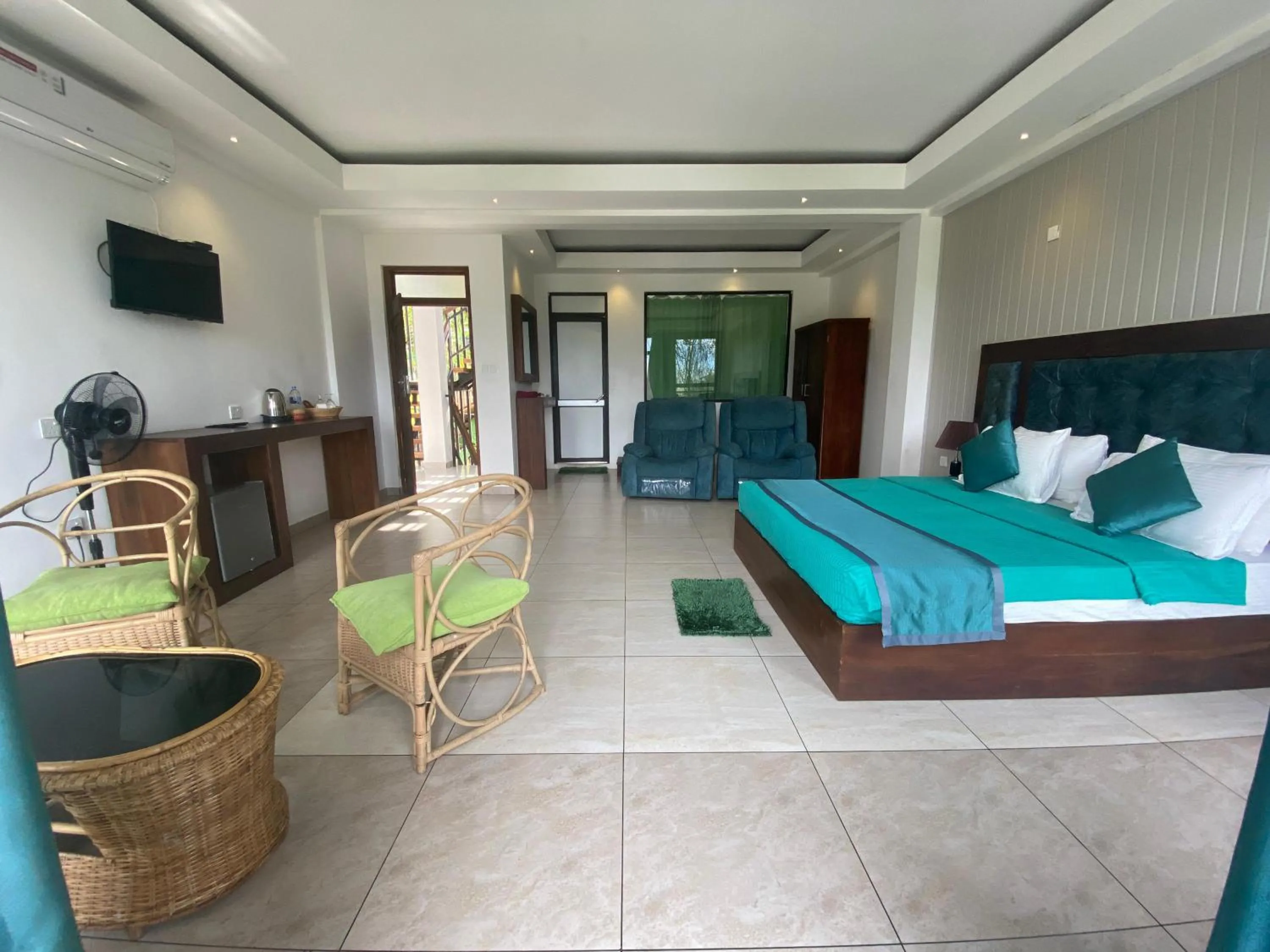Communal lounge/ TV room, Bed in Ella Dream Mount