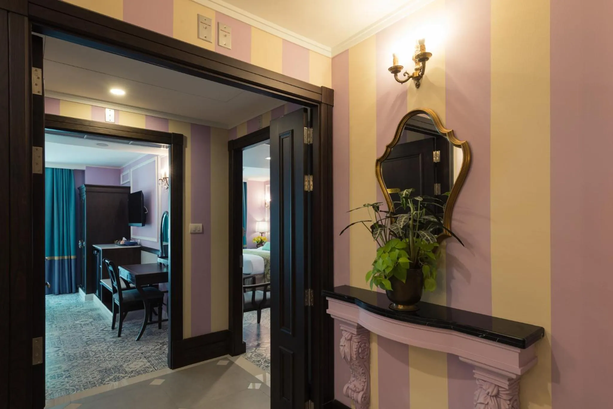 Facade/entrance in Sara's Hotel