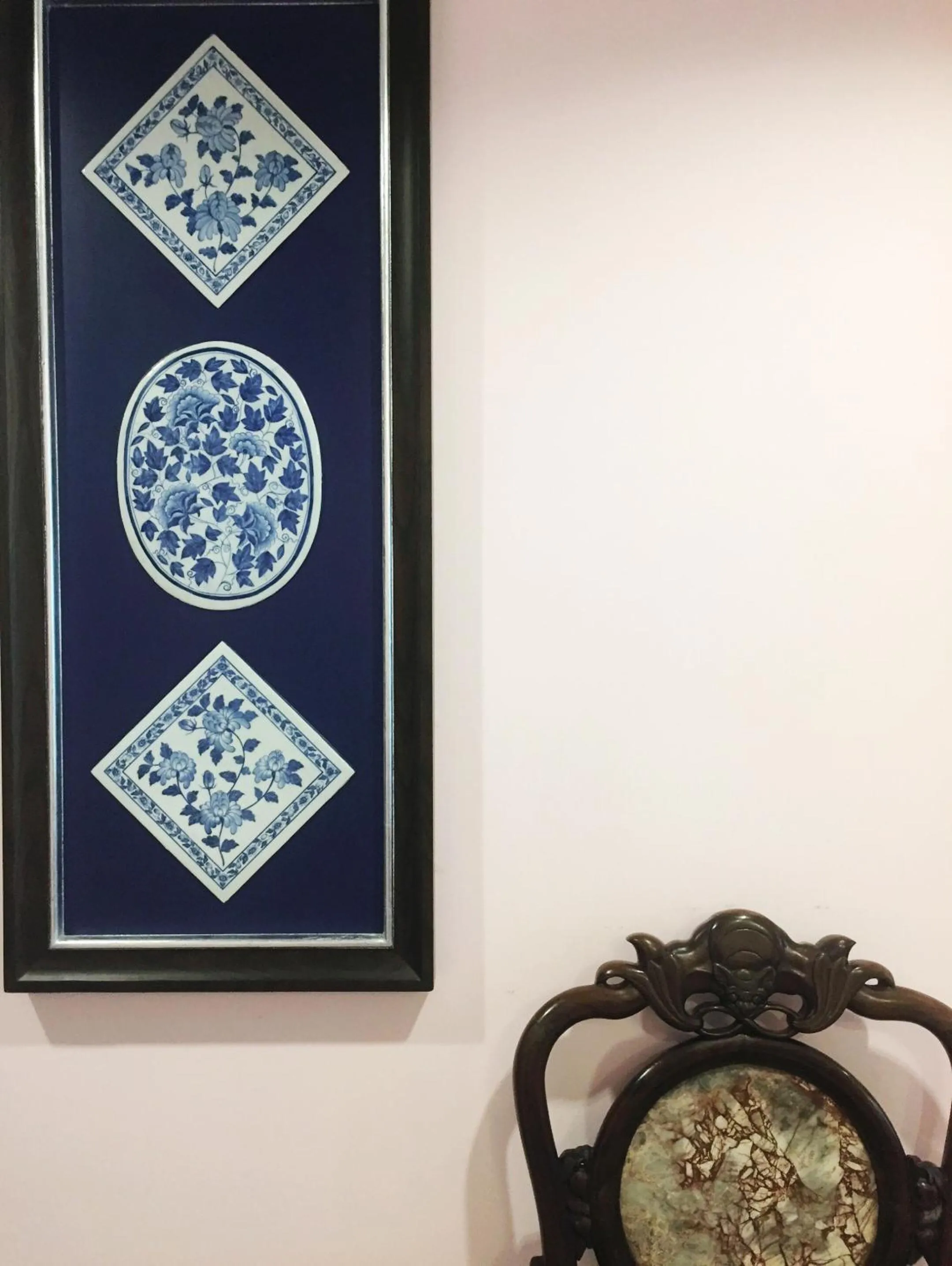 Decorative detail in Sara's Hotel