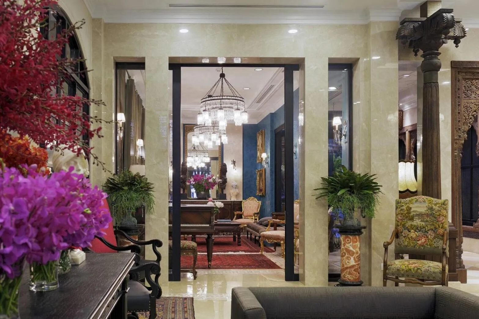 Lobby or reception in Sara's Hotel