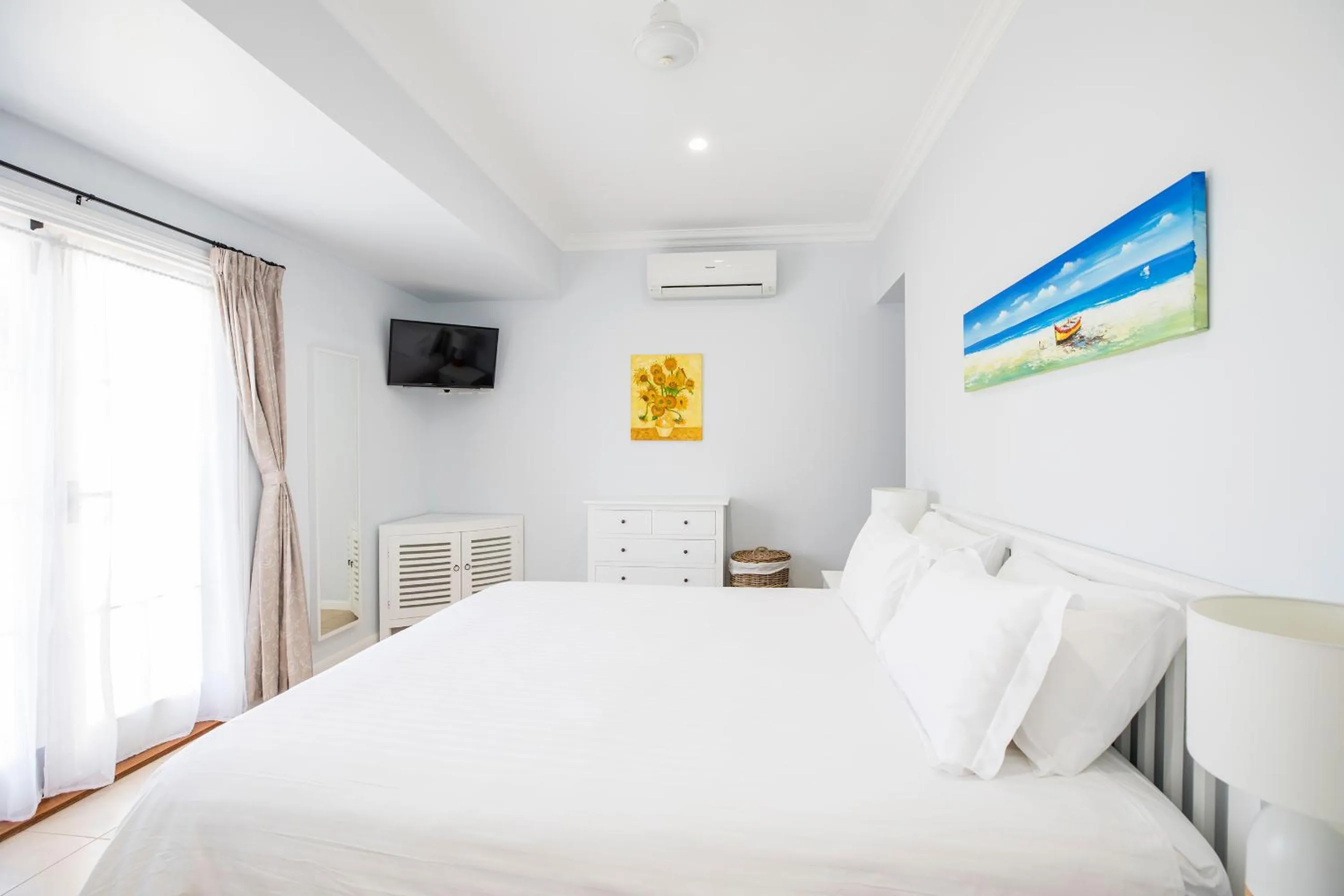 Bed in Kernow - Minimum age 18