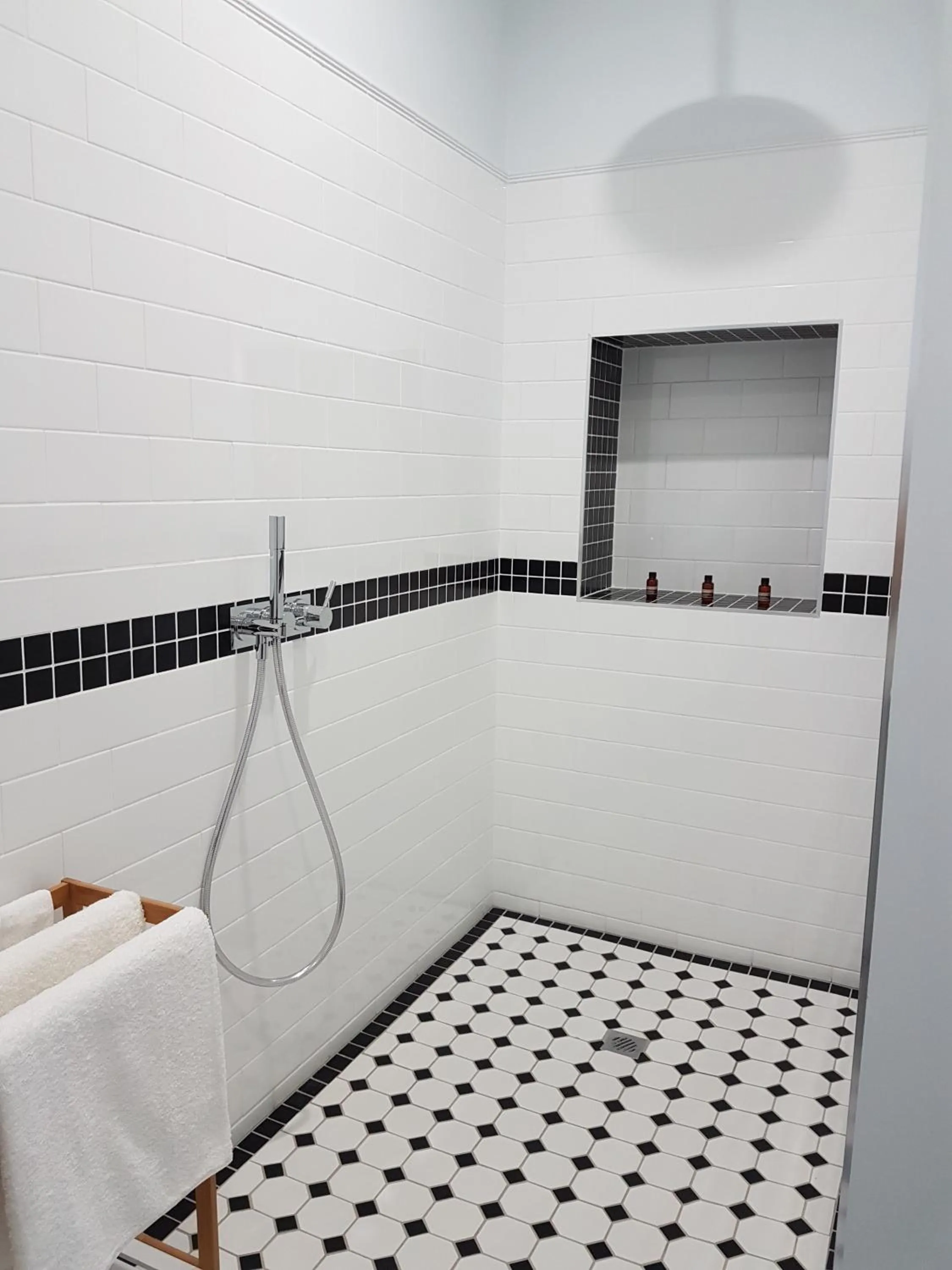 Bathroom in Kernow - Minimum age 18