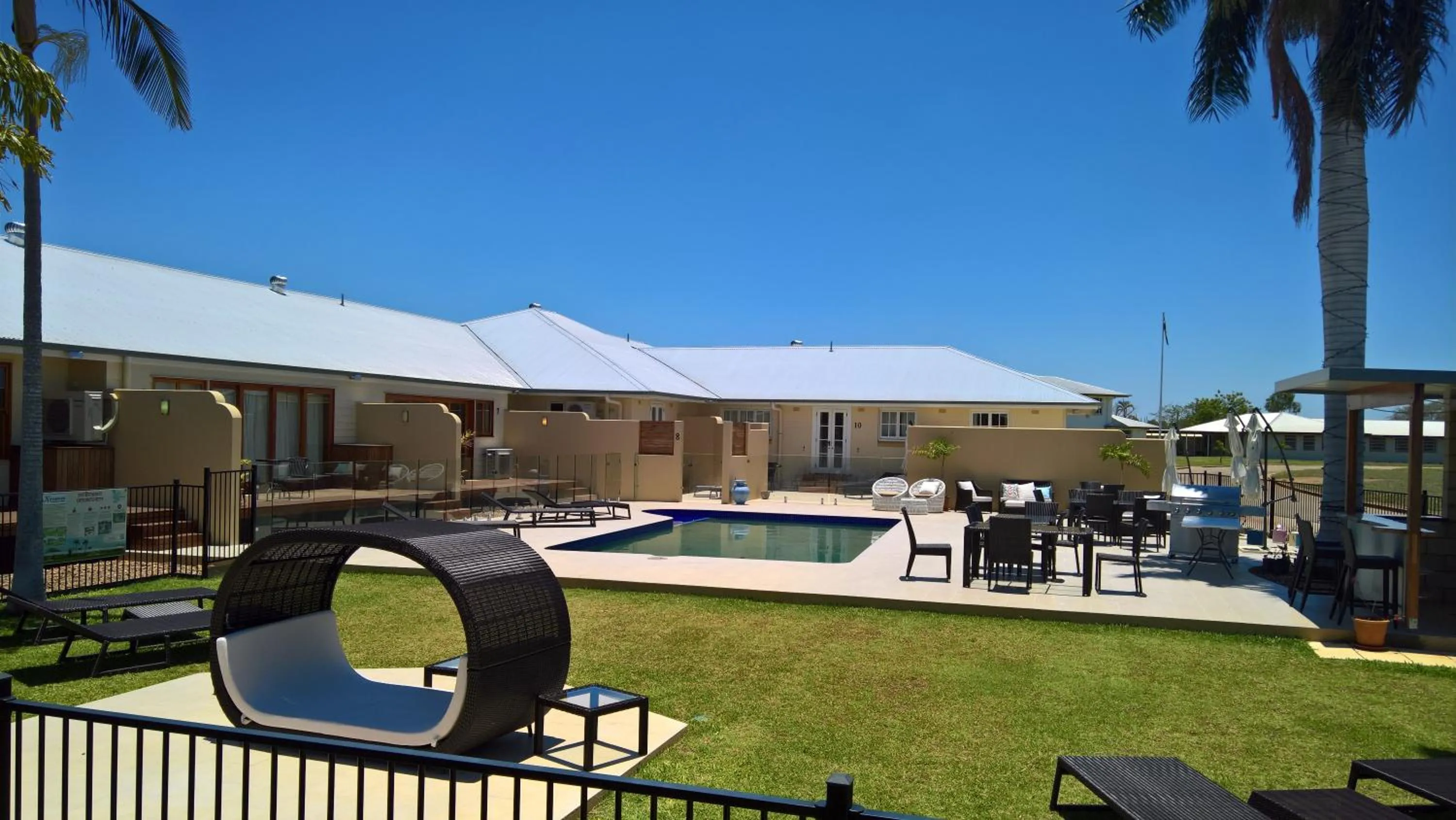 Swimming pool in Kernow - Minimum age 18