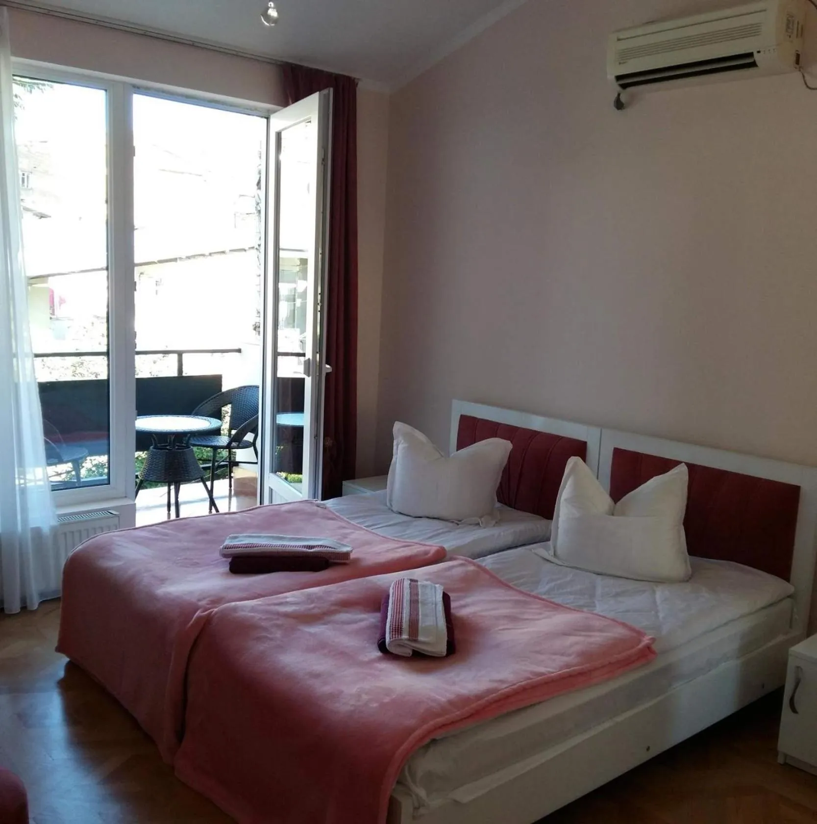 Bed in Hotel Renesans