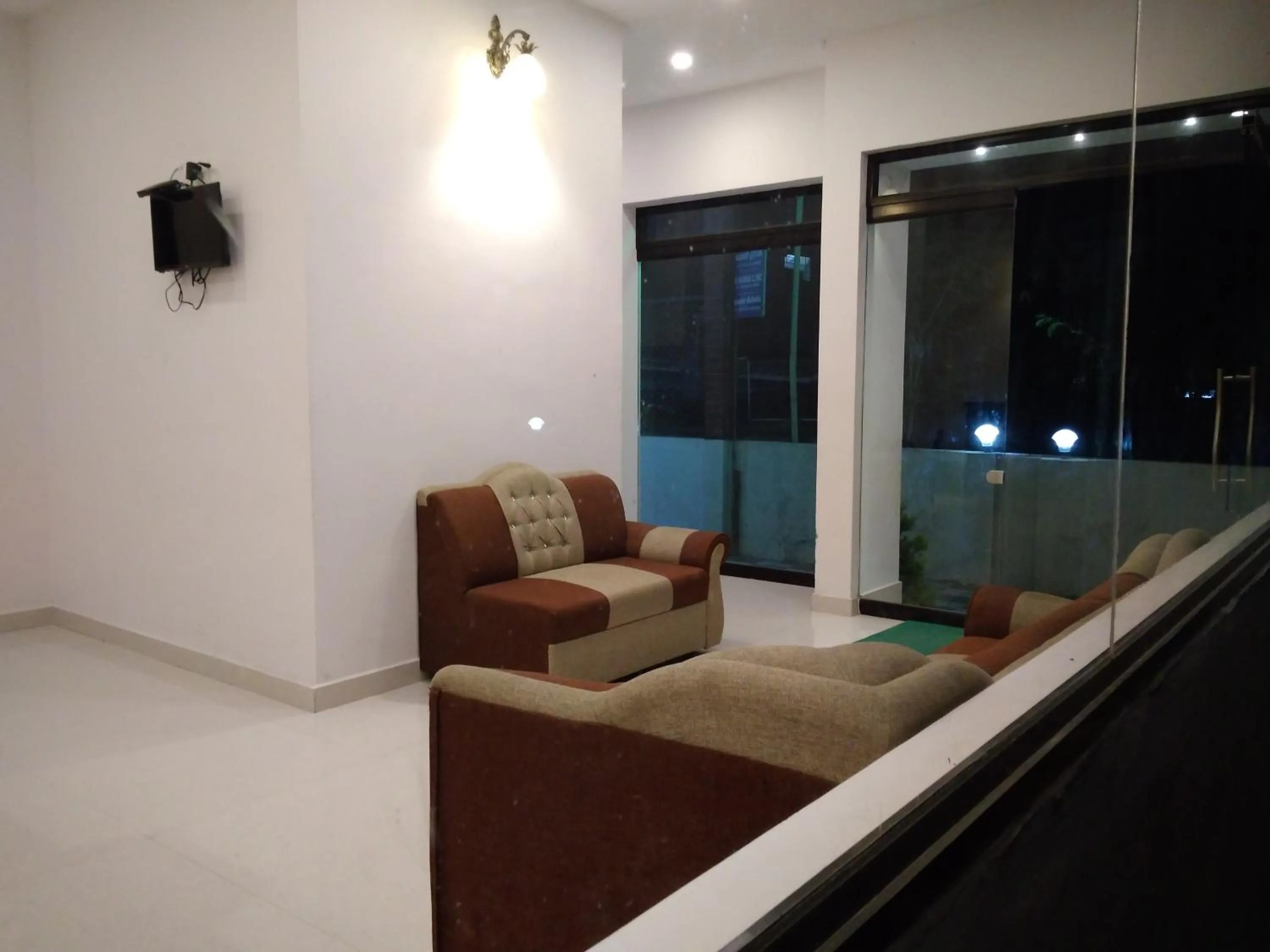 Facade/entrance in Highrange Plaza