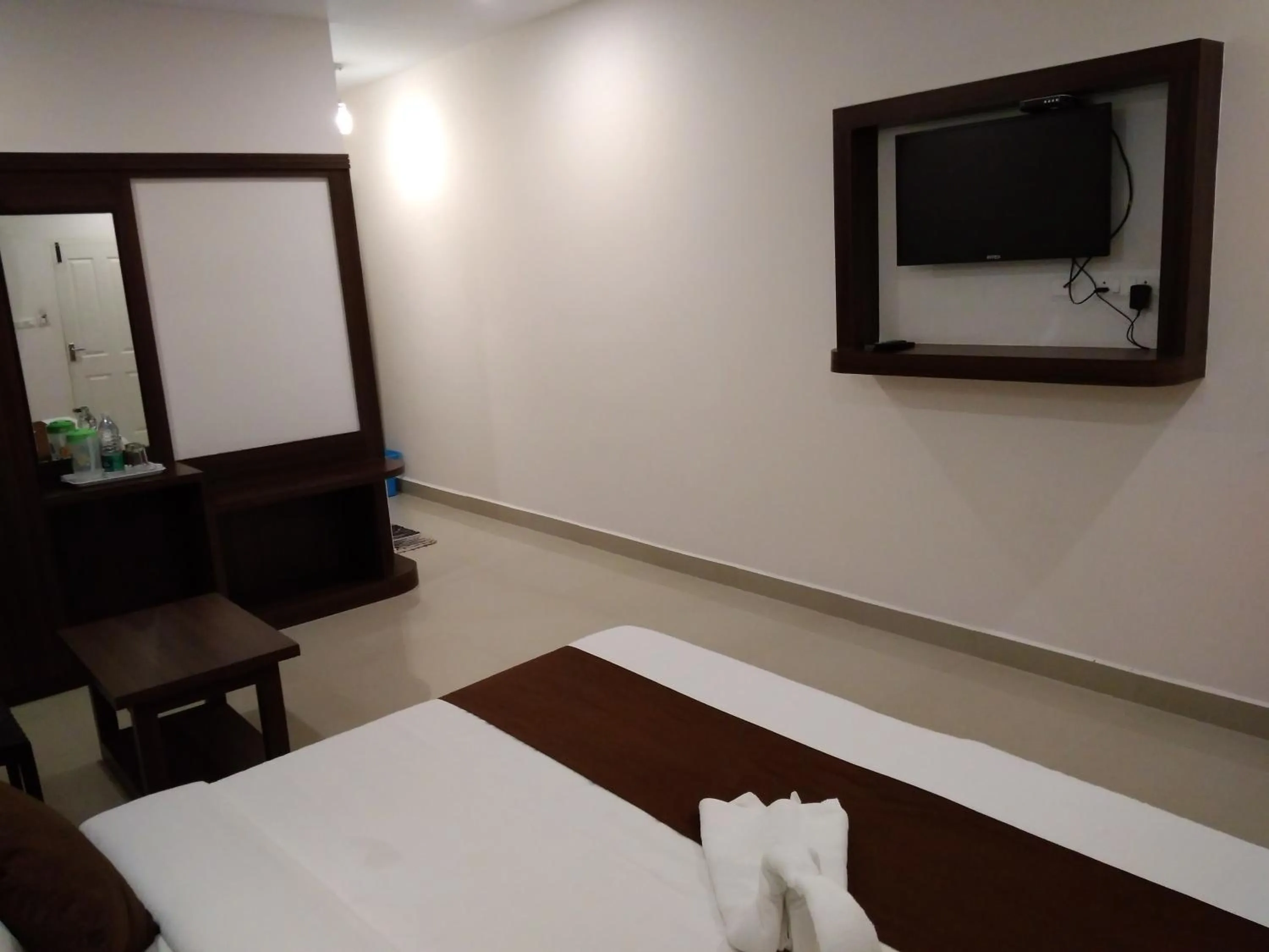 Bed in Highrange Plaza