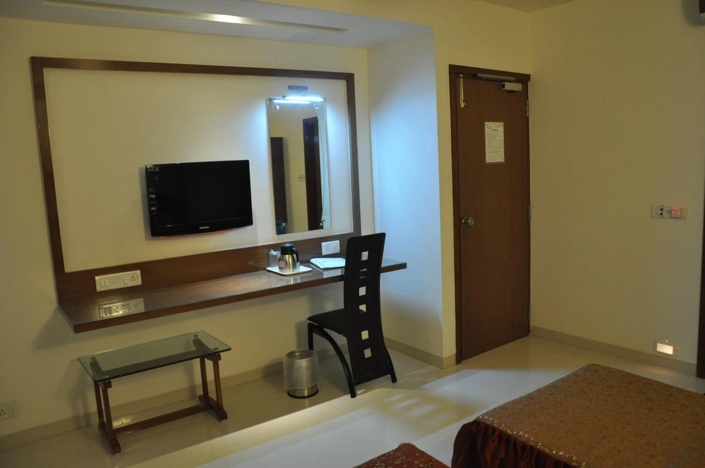 Bed in Hotel Happiness