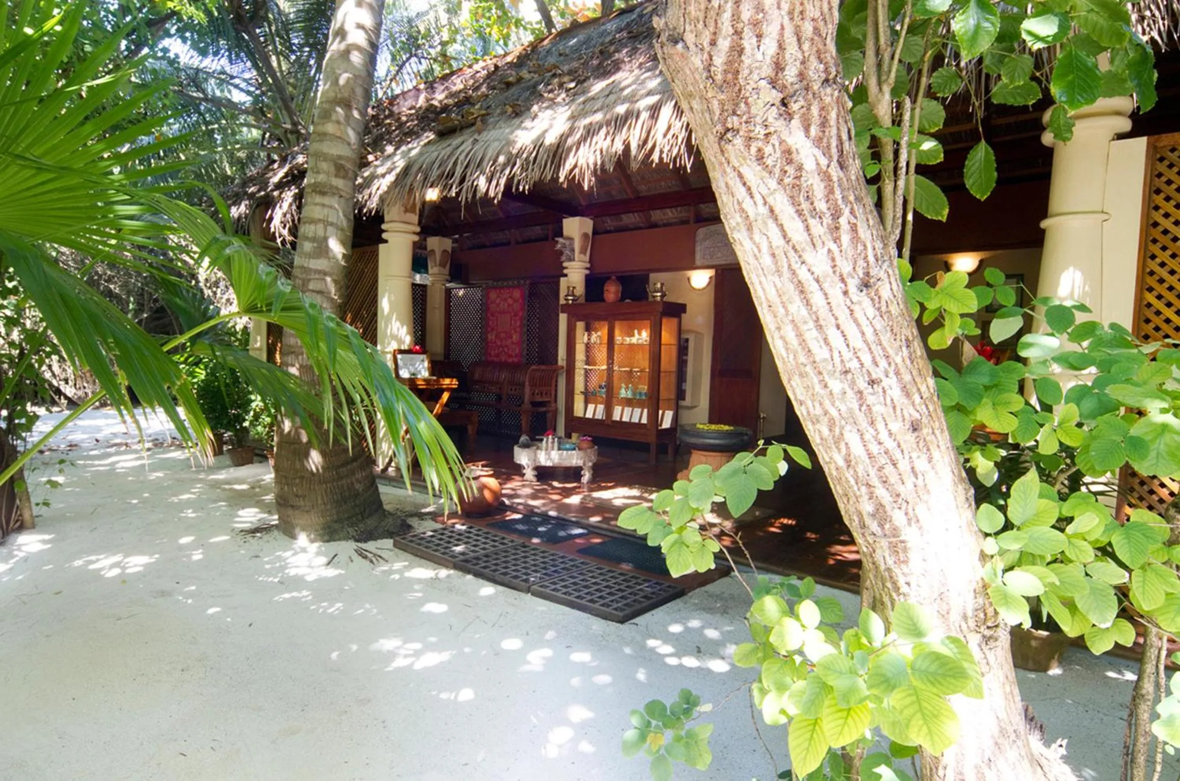 Massage in Embudu Village Maldives