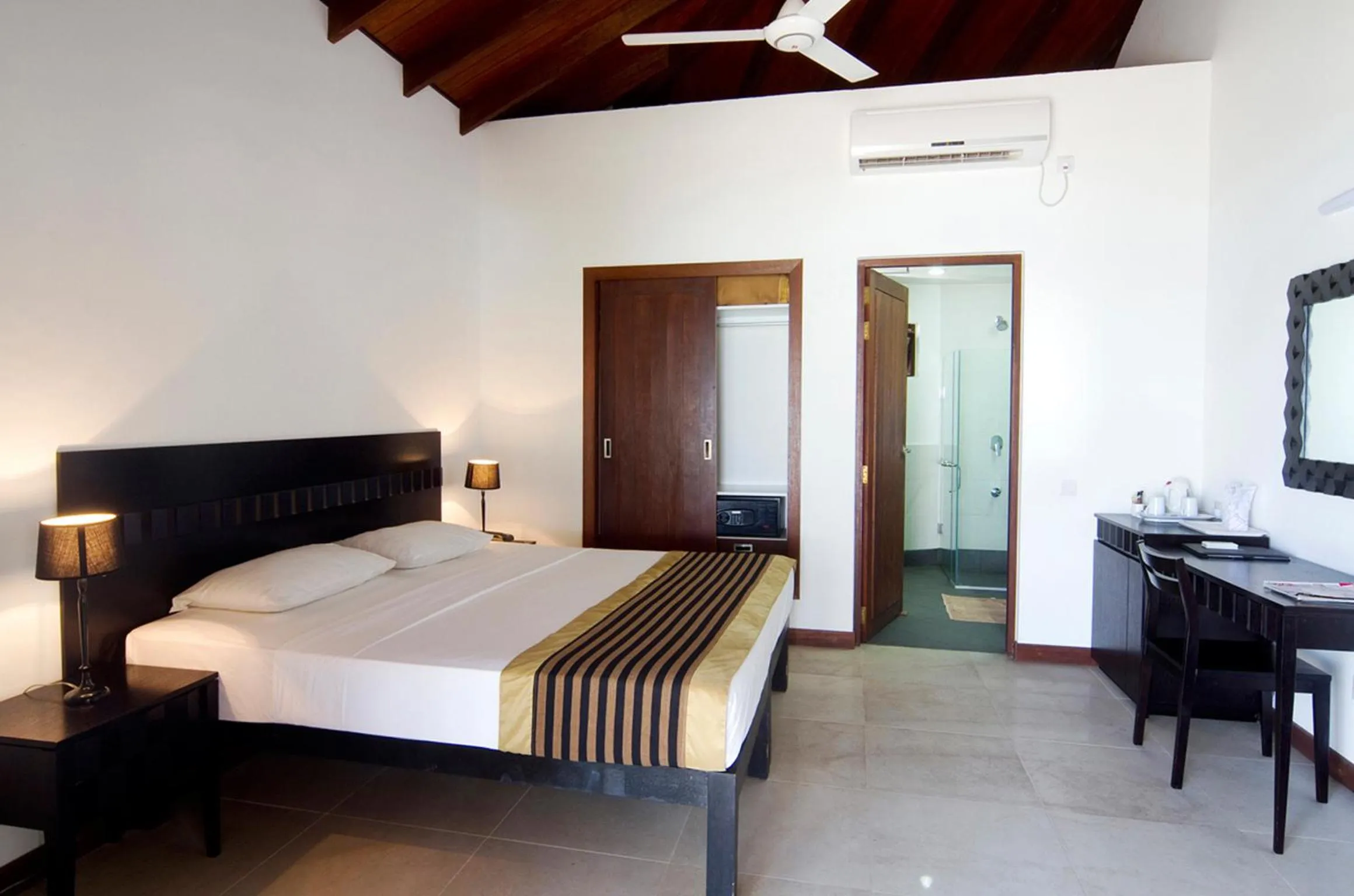 Photo of the whole room, Bed in Embudu Village Maldives