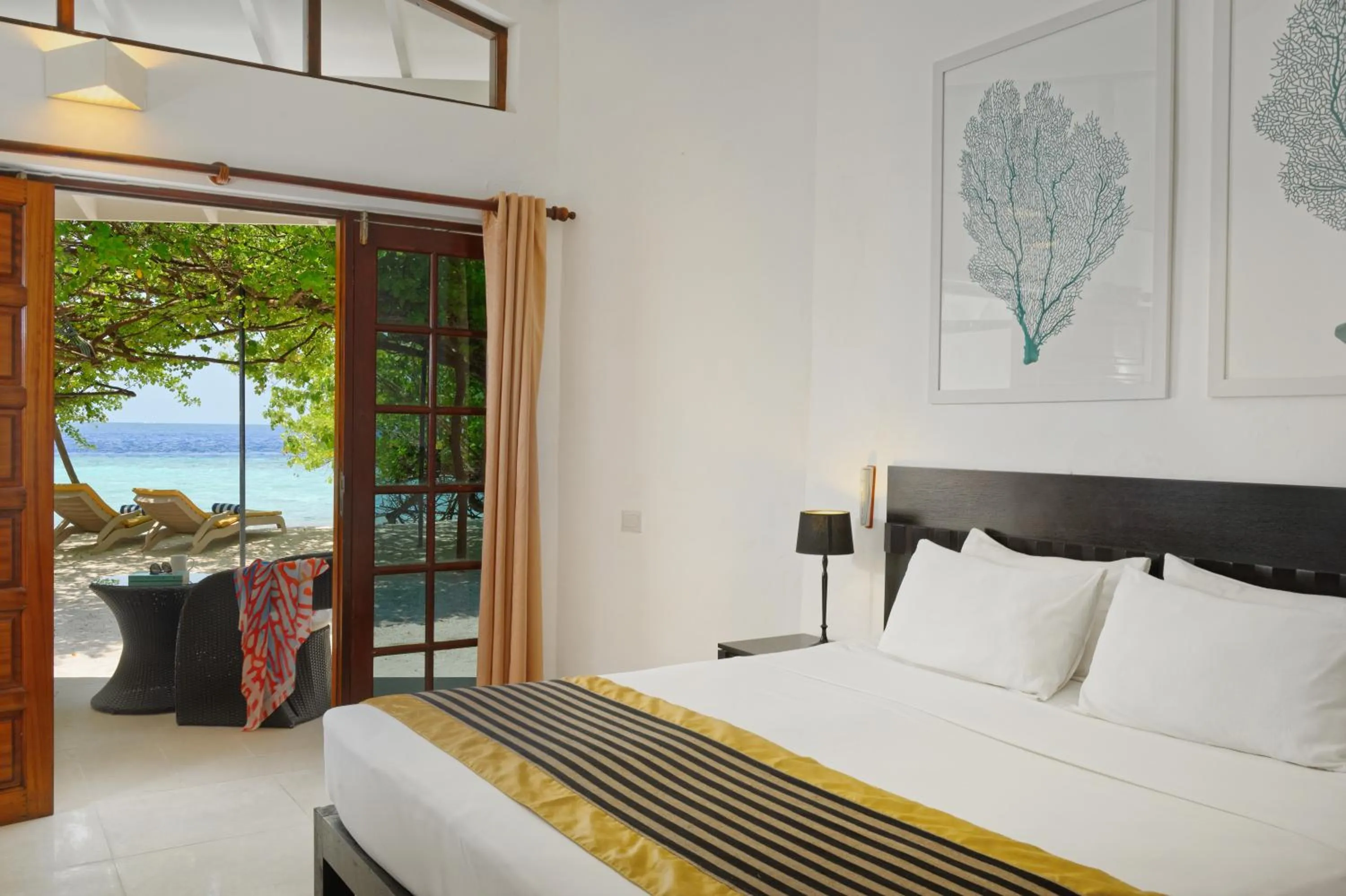 View (from property/room), Bed in Embudu Village Maldives