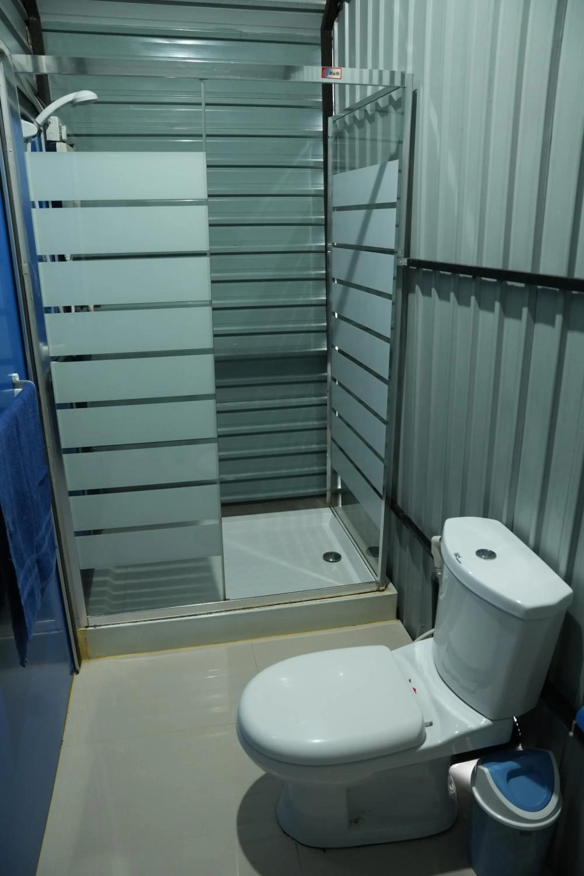 Airport A4 Transit Hub - Eco Chalets - FREE SHUTTLE SERVICE 24HRS