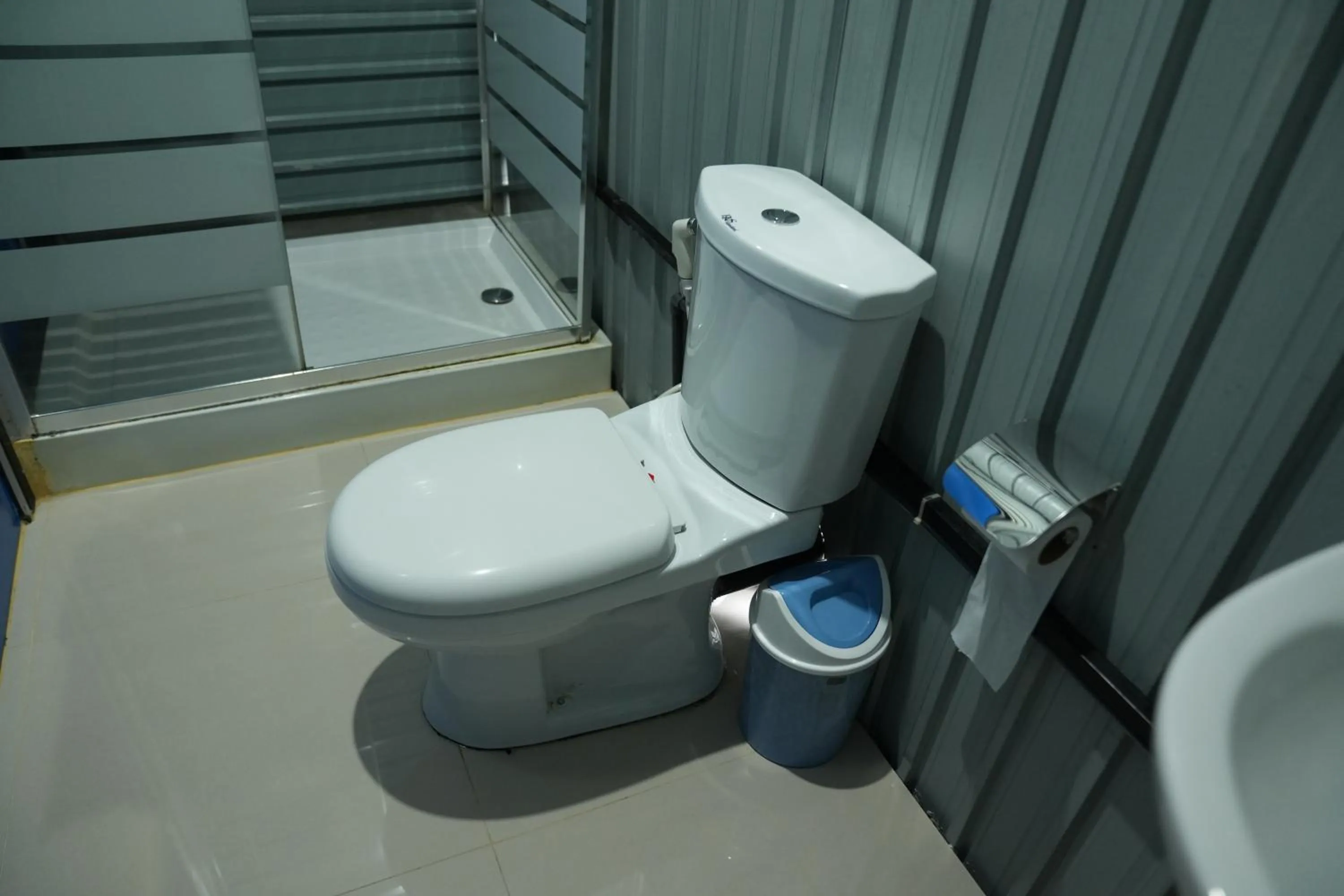 Airport A4 Transit Hub - Eco Chalets - FREE SHUTTLE SERVICE 24HRS