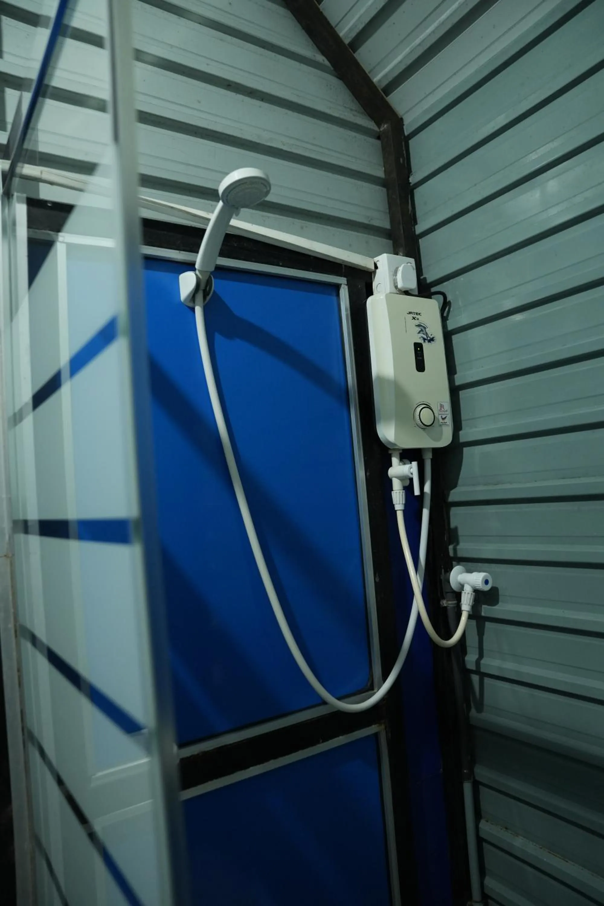 Airport A4 Transit Hub - Eco Chalets - FREE SHUTTLE SERVICE 24HRS