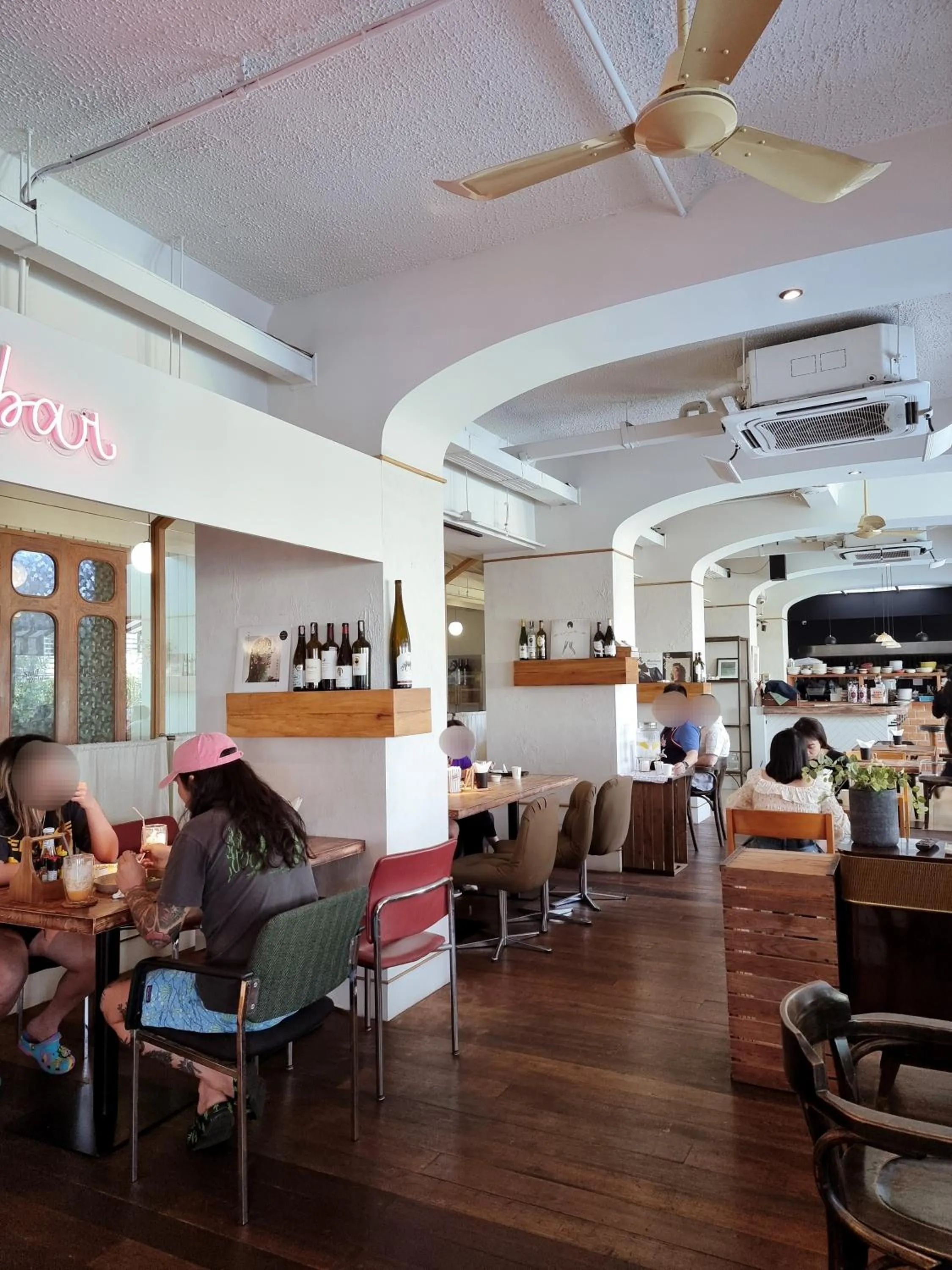 Restaurant/places to eat in Josh Hotel