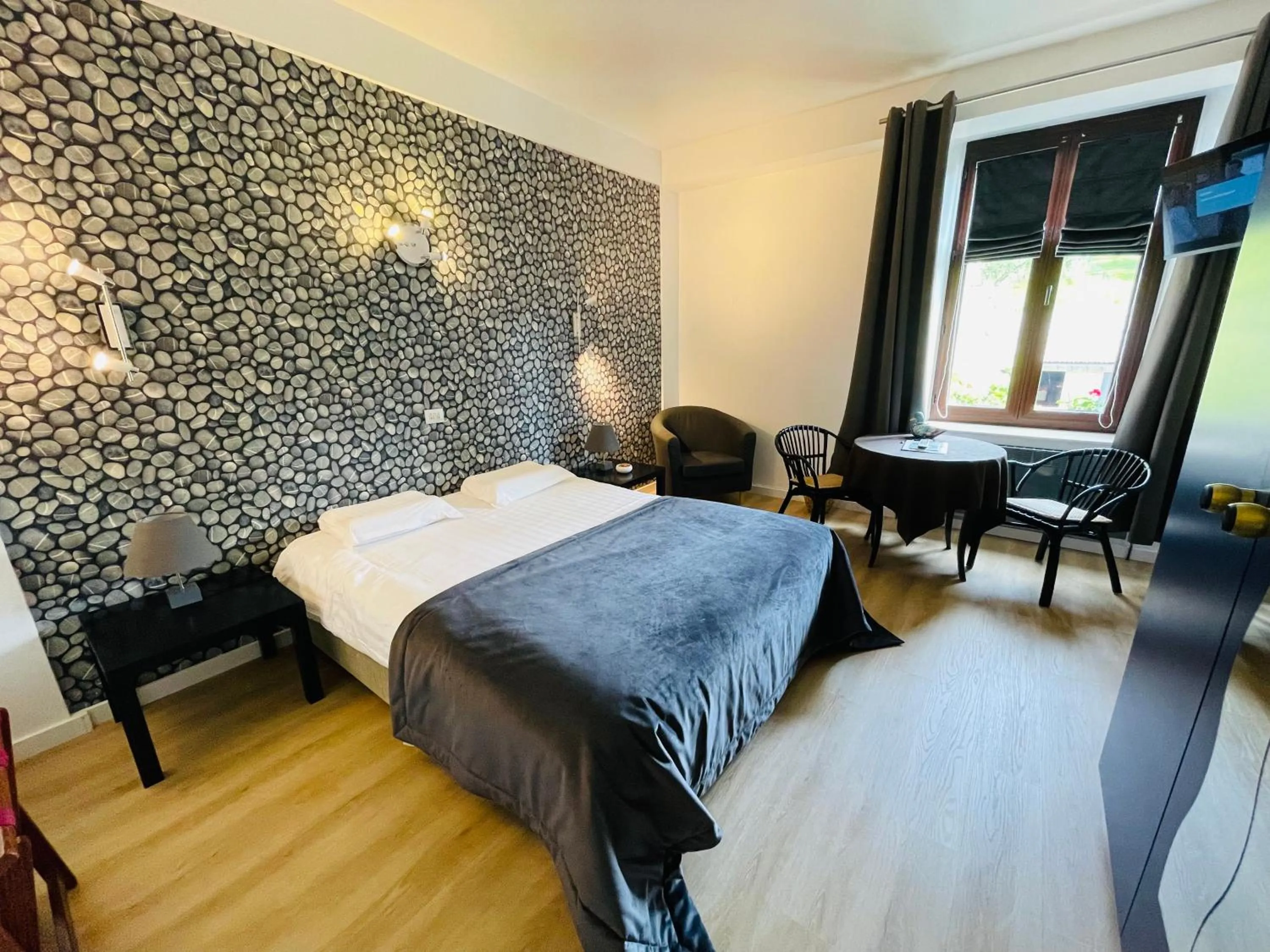 Bed in Hostellerie Sainte-Cécile