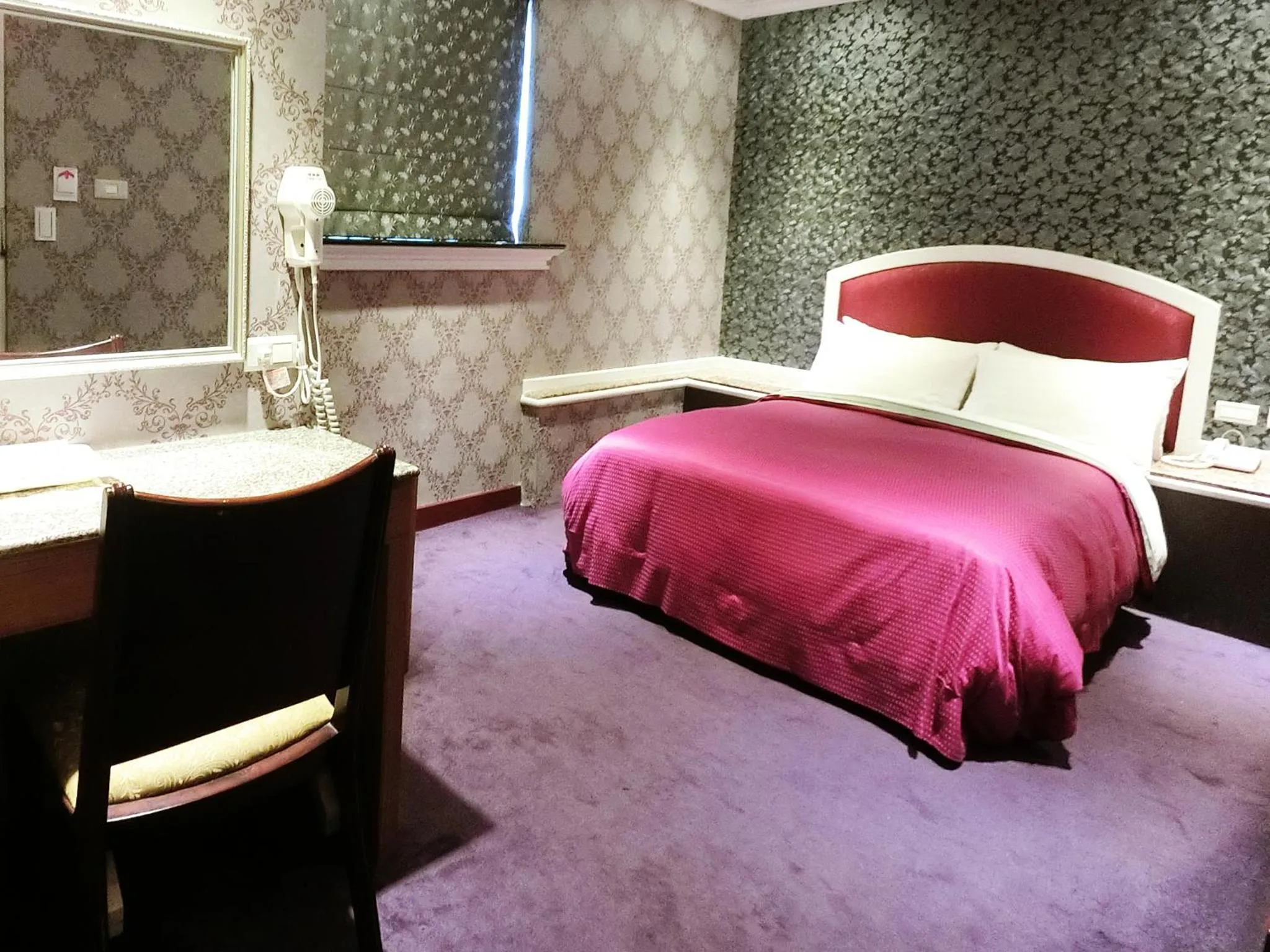 Bedroom, Bed in Nice Hotel