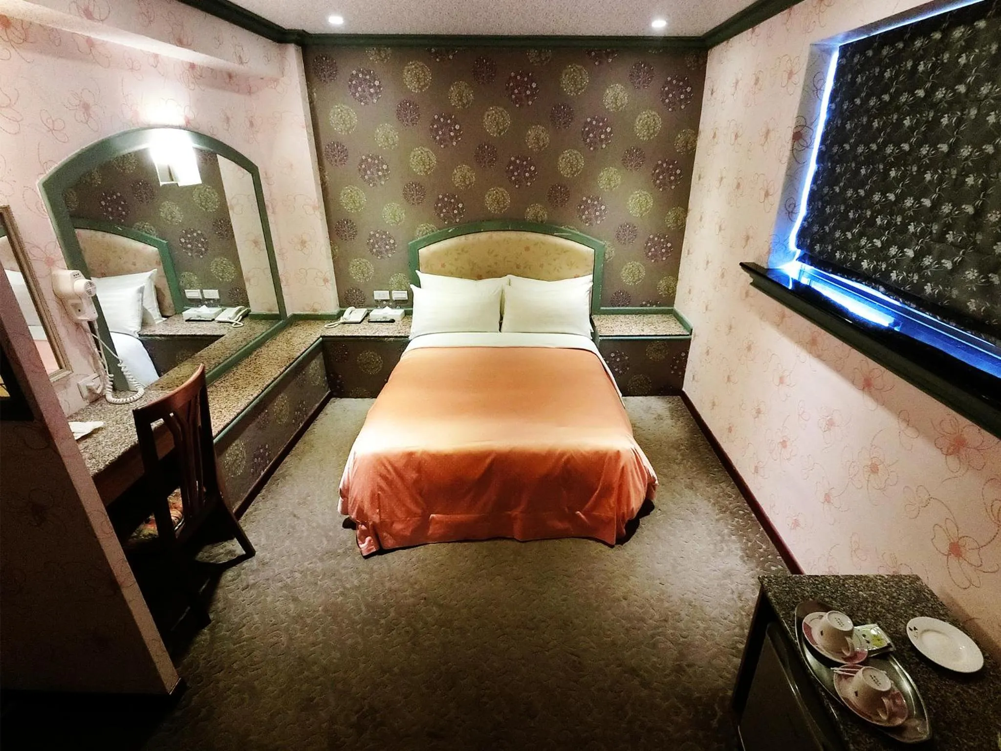 Bedroom, Bed in Nice Hotel