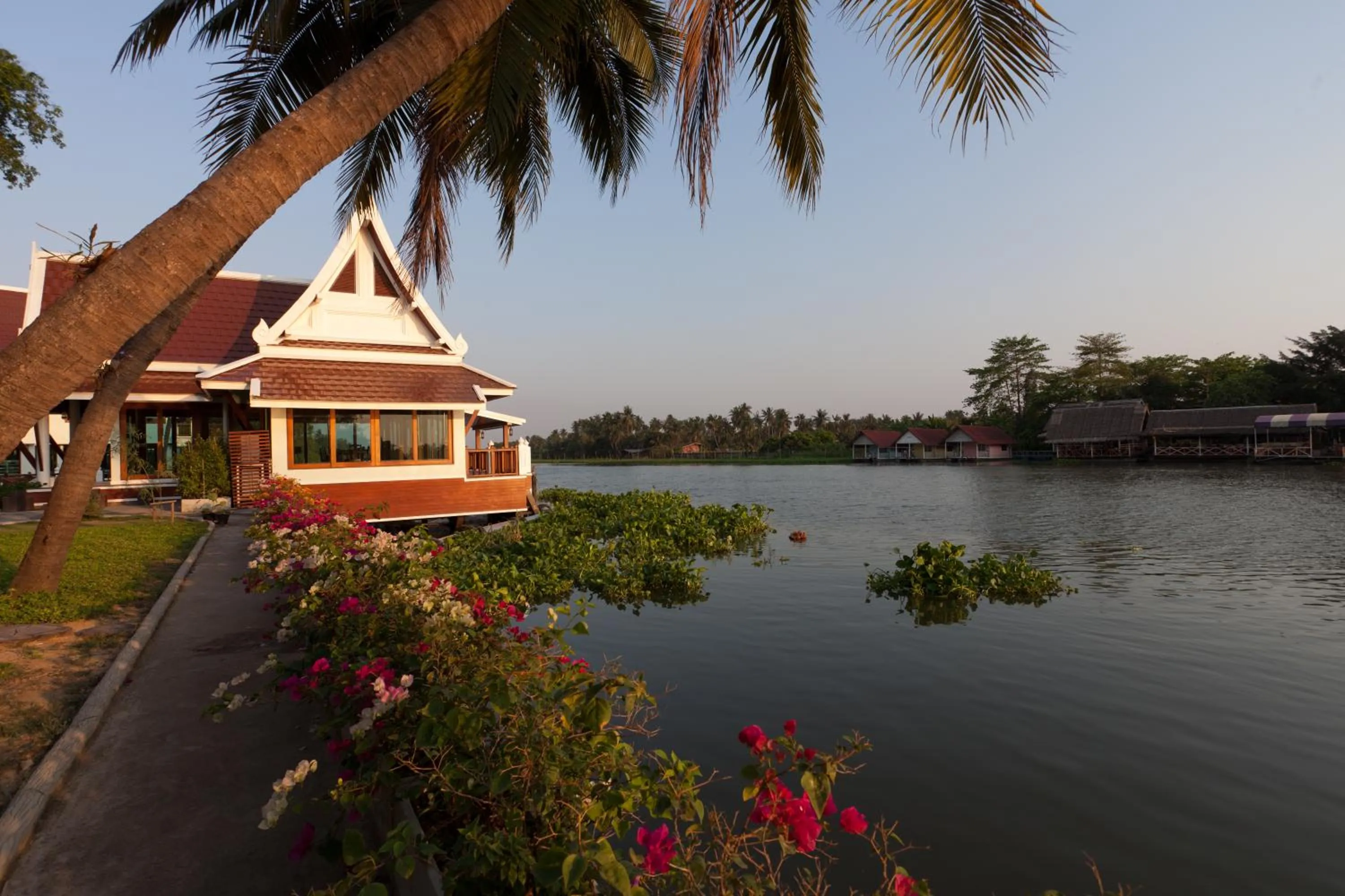 RK Riverside Resort & Spa (Reon Kruewal)