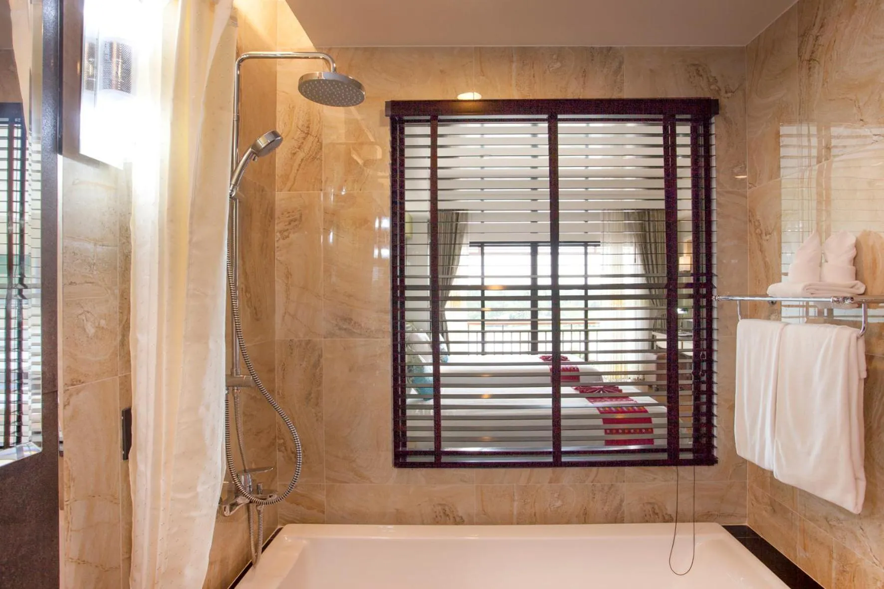 Bed in RK Riverside Resort & Spa (Reon Kruewal)