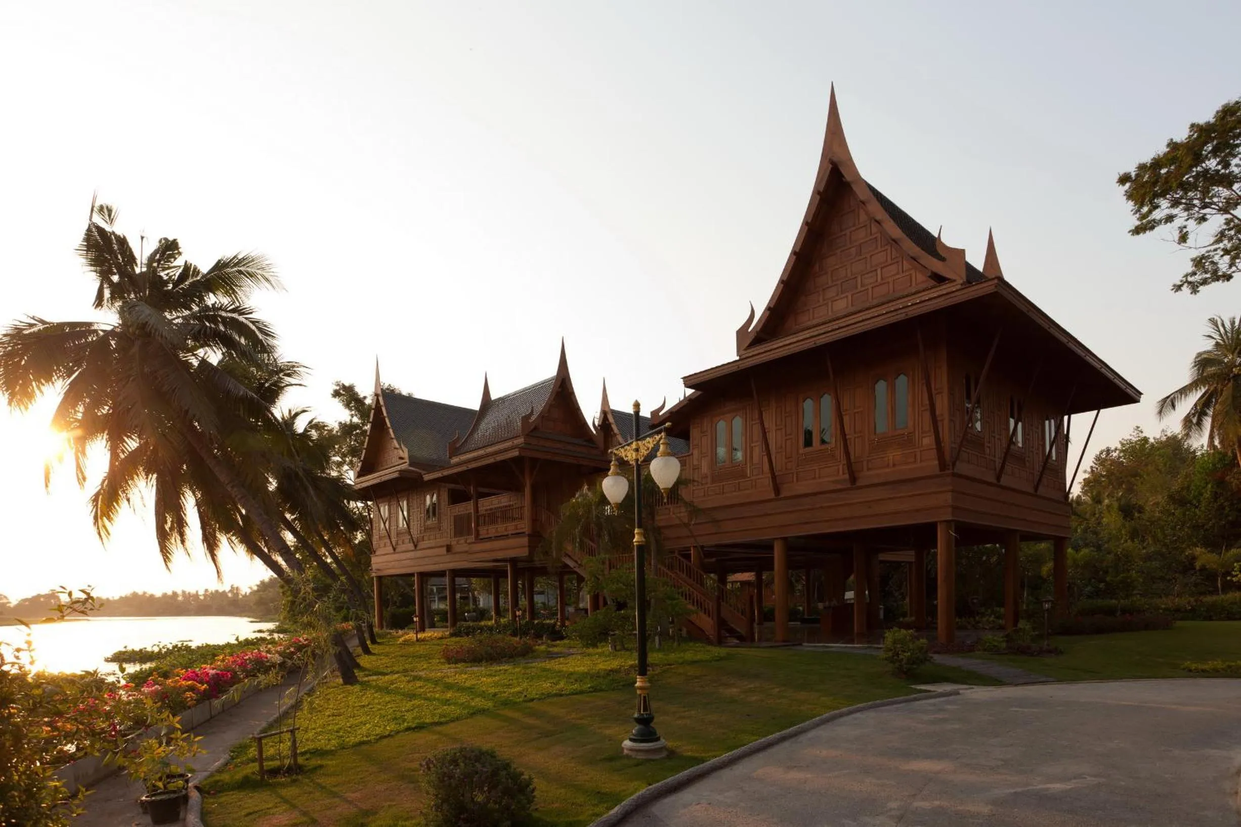 RK Riverside Resort & Spa (Reon Kruewal)