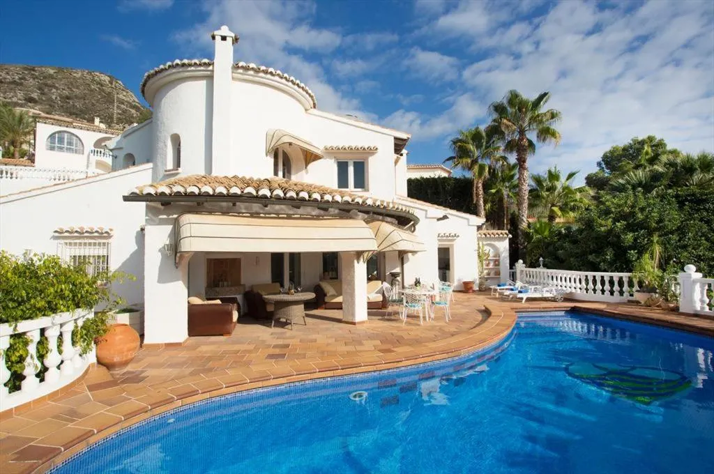 Casa Chimo by Aguilarent